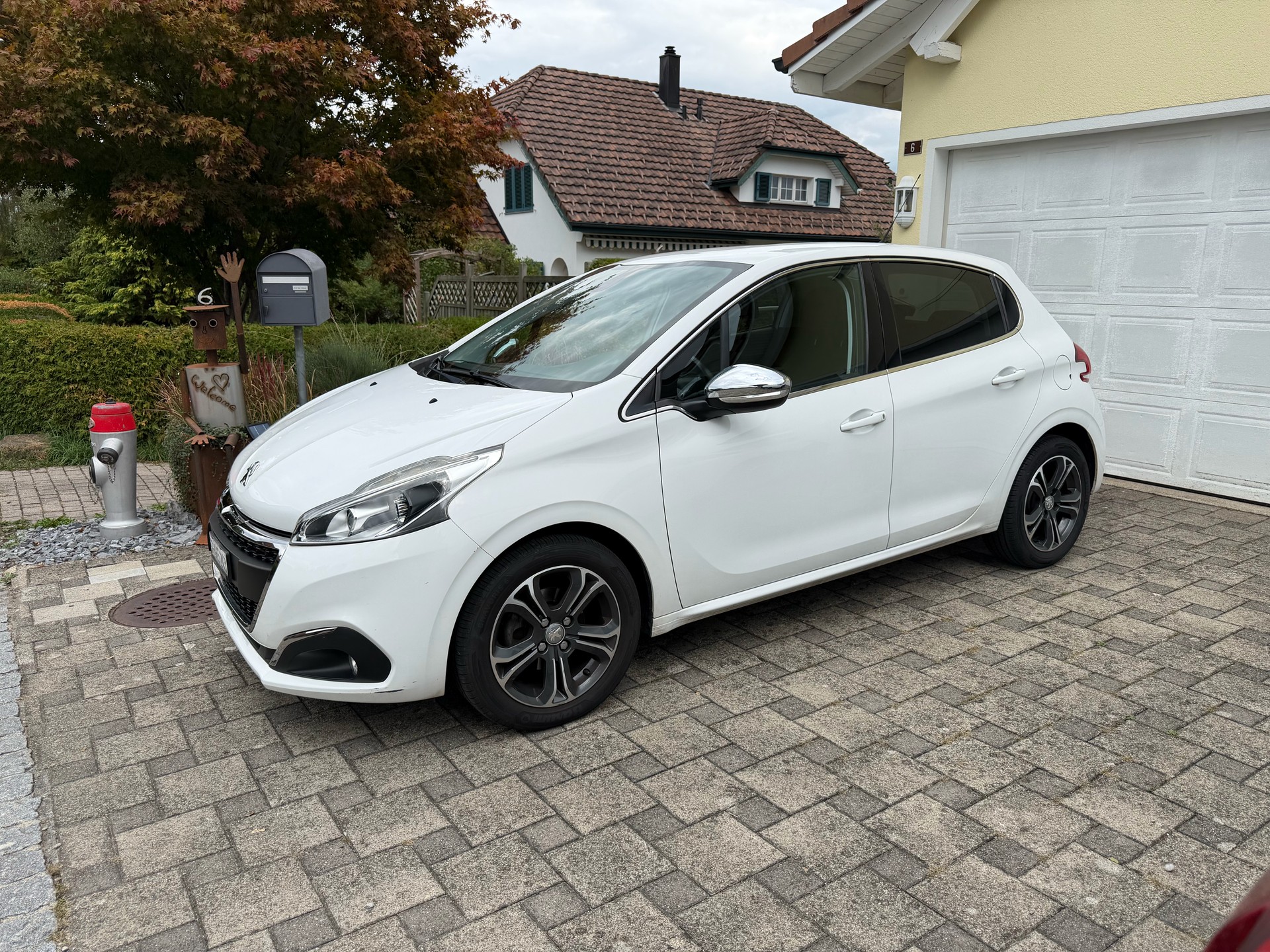 PEUGEOT 1.2 PureTech Allure S/S-image-0