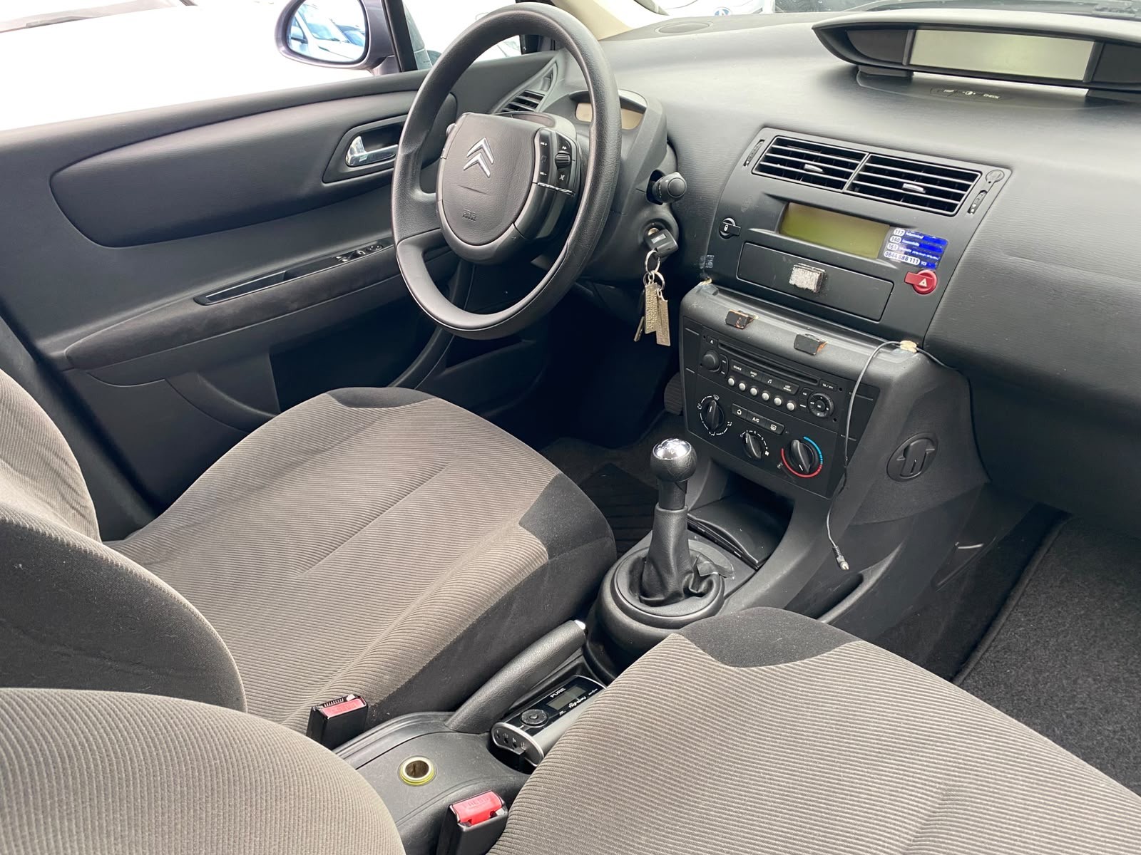 CITROEN C4 Berline 1.6i 16V SX-image-8