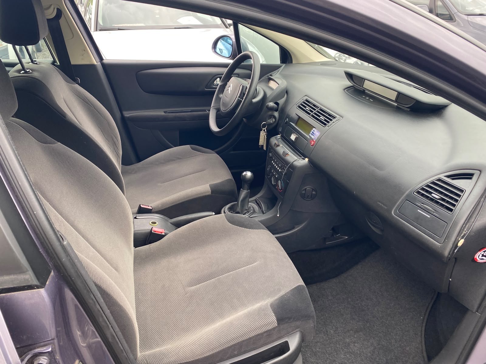 CITROEN C4 Berline 1.6i 16V SX-image-10