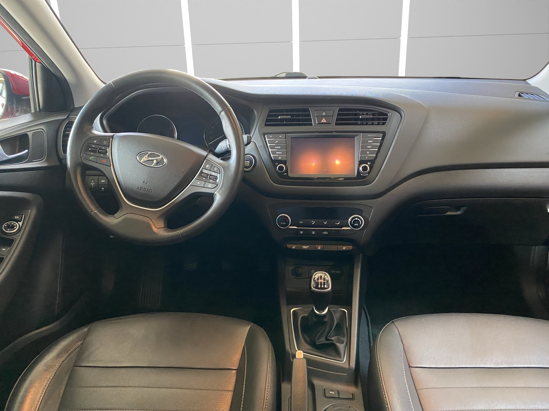 HYUNDAI i20 1.4 Vertex-image-9