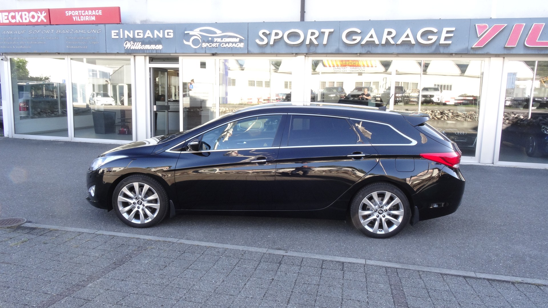 HYUNDAI i40 Wagon 2.0 GDi Style Automatic-image-20