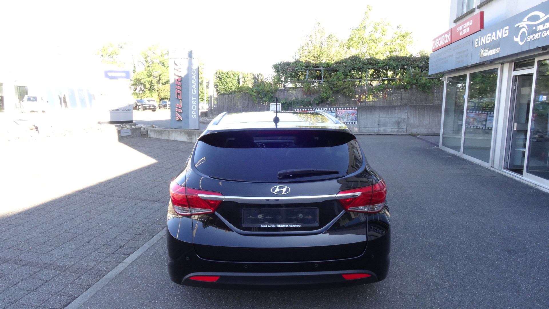 HYUNDAI i40 Wagon 2.0 GDi Style Automatic-image-4