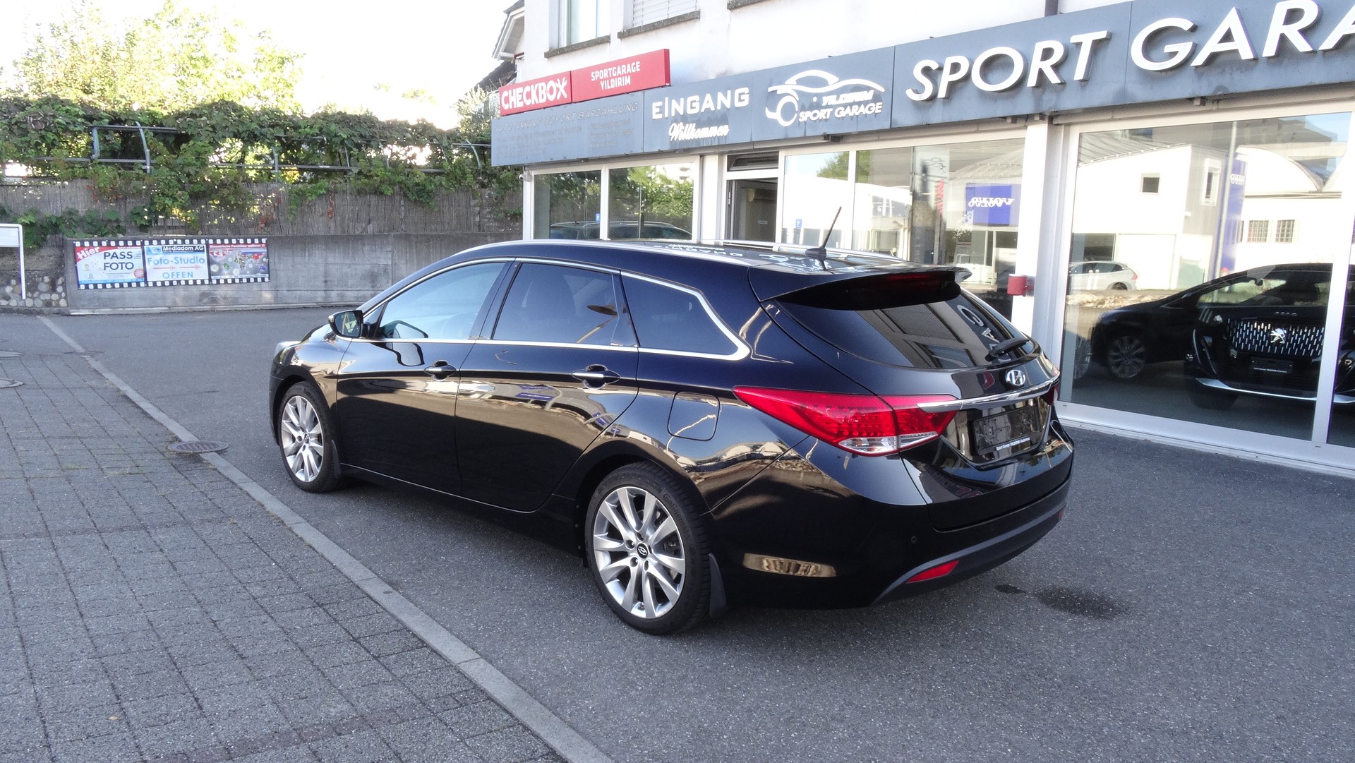 HYUNDAI i40 Wagon 2.0 GDi Style Automatic-image-5