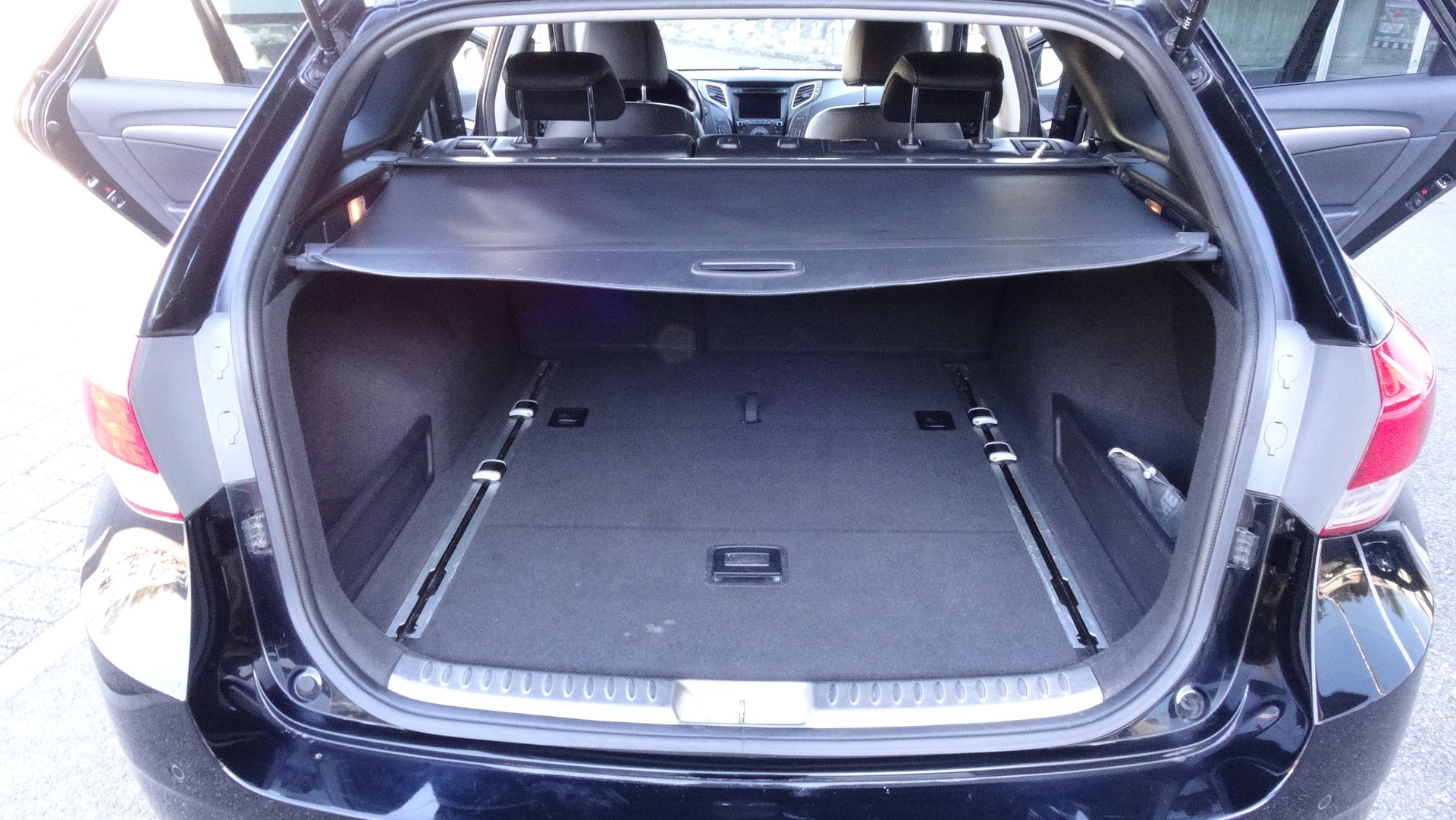HYUNDAI i40 Wagon 2.0 GDi Style Automatic-image-18