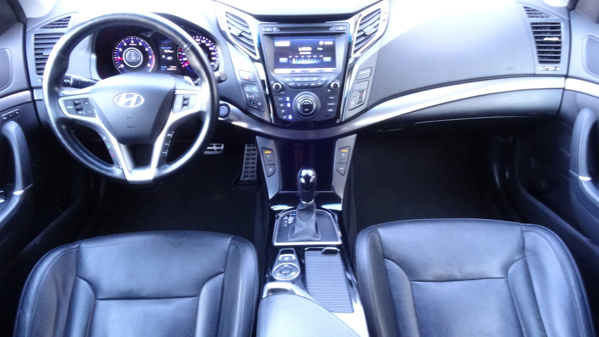 HYUNDAI i40 Wagon 2.0 GDi Style Automatic-image-12