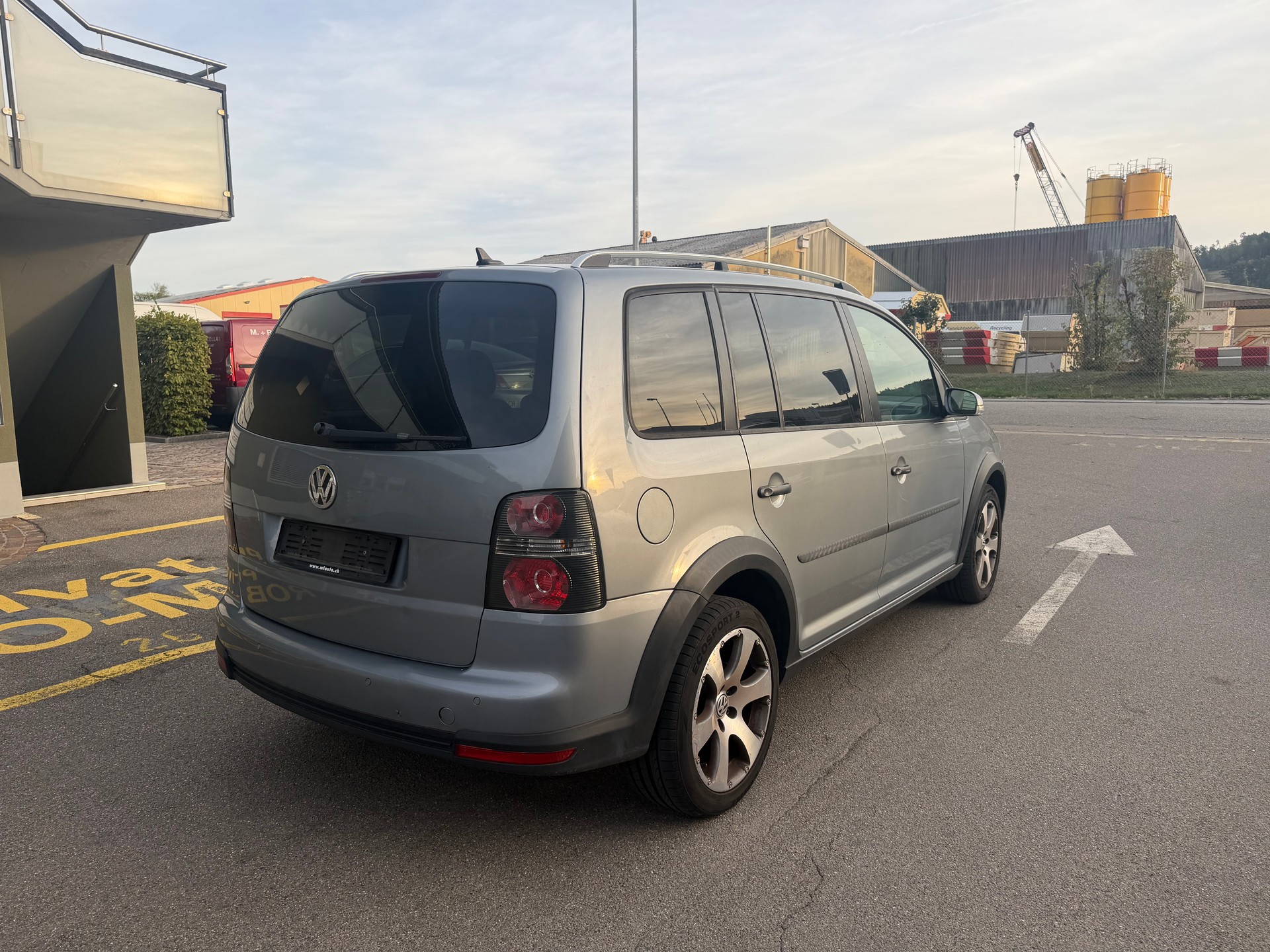 VW CrossTouran 2.0 TDI DSG-image-4