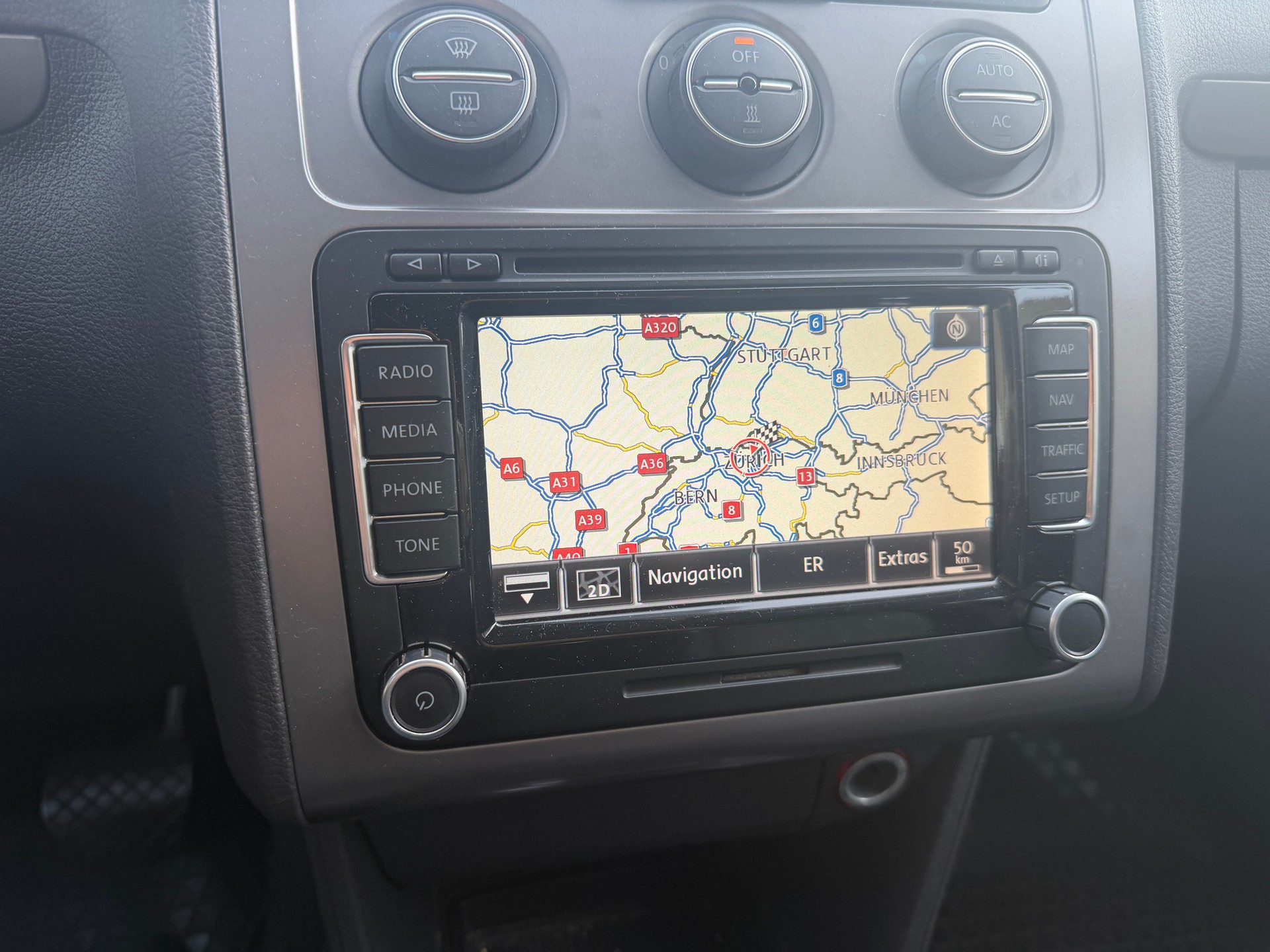 VW CrossTouran 2.0 TDI DSG-image-10