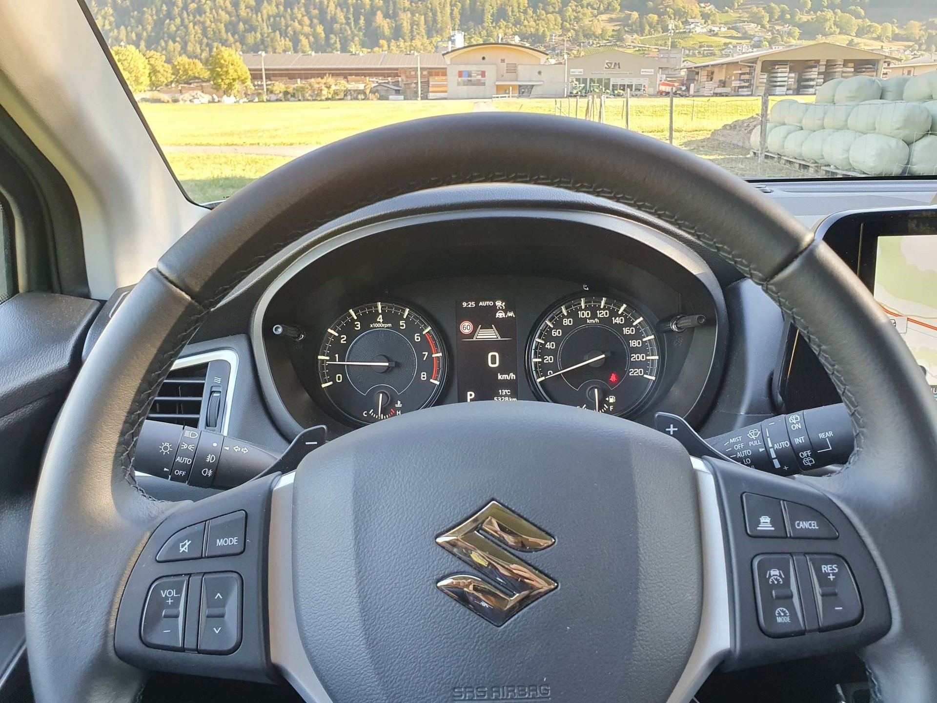 SUZUKI S-Cross 1.4 T Compact+ Hybrid AllGrip-image-8