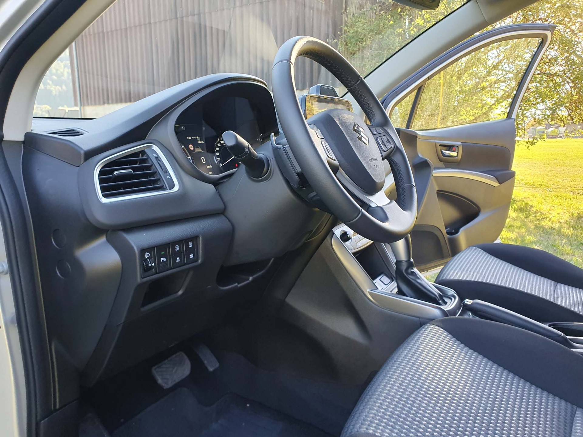 SUZUKI S-Cross 1.4 T Compact+ Hybrid AllGrip-image-9