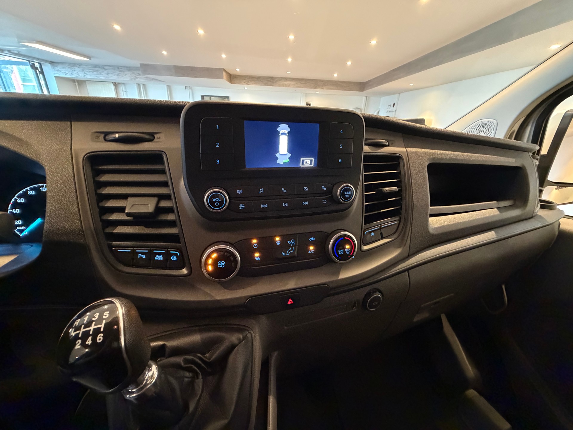 FORD Transit Custom Van 280 L1 2.0 TDCi 130 Trend-image-9