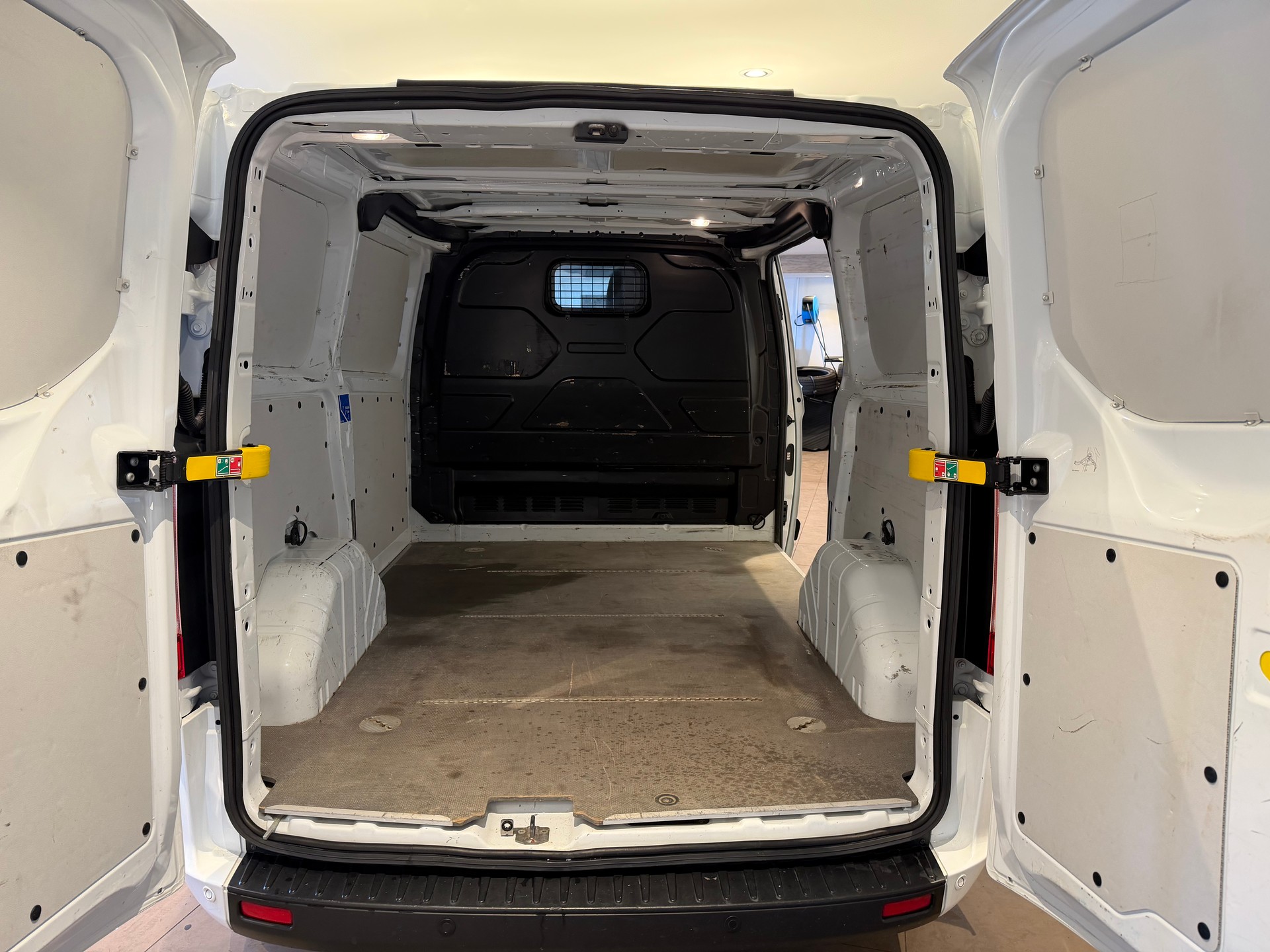FORD Transit Custom Van 280 L1 2.0 TDCi 130 Trend-image-4