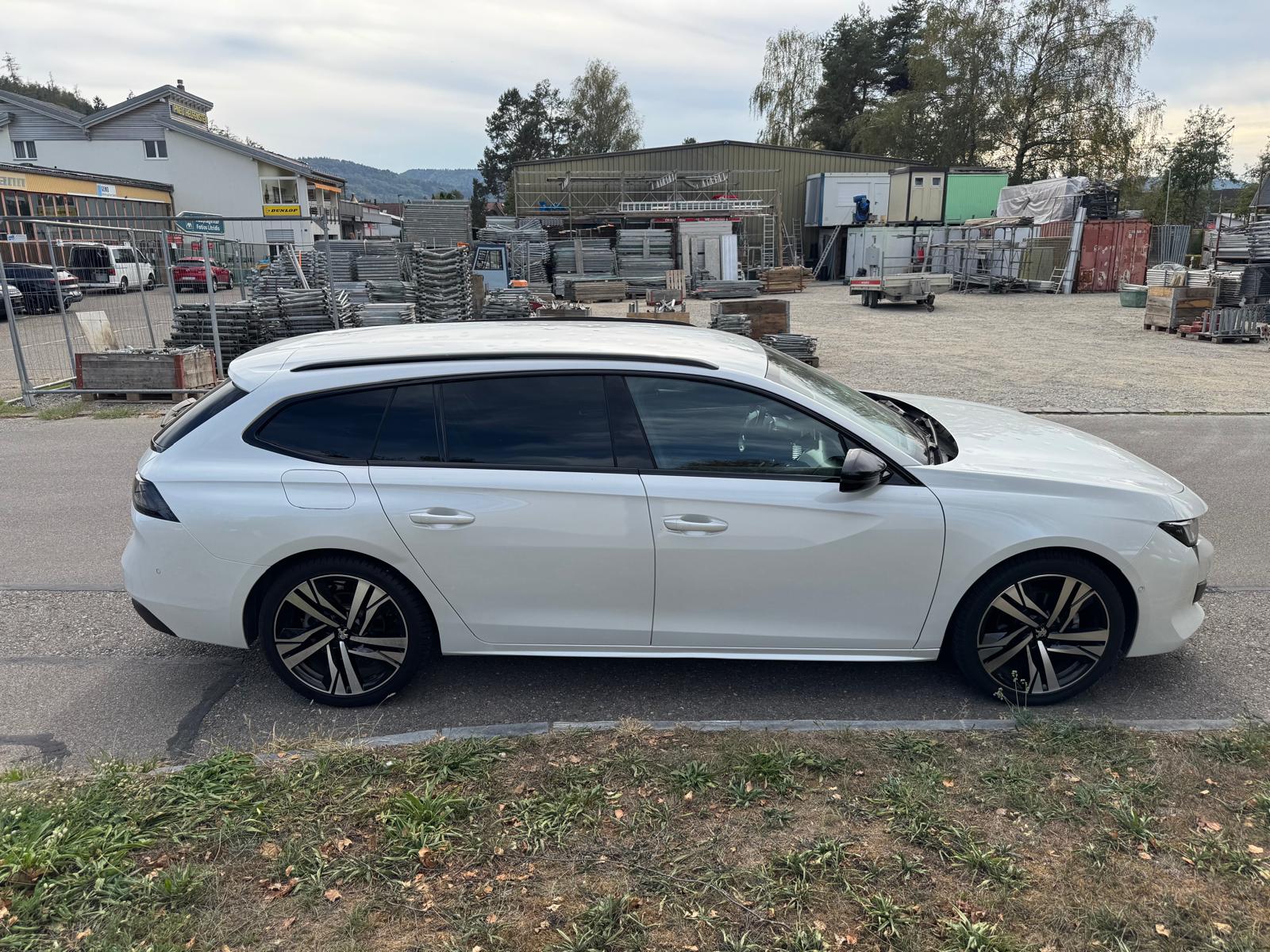 PEUGEOT 508 1.5 Blue HDi GT Pack EAT8-image-4
