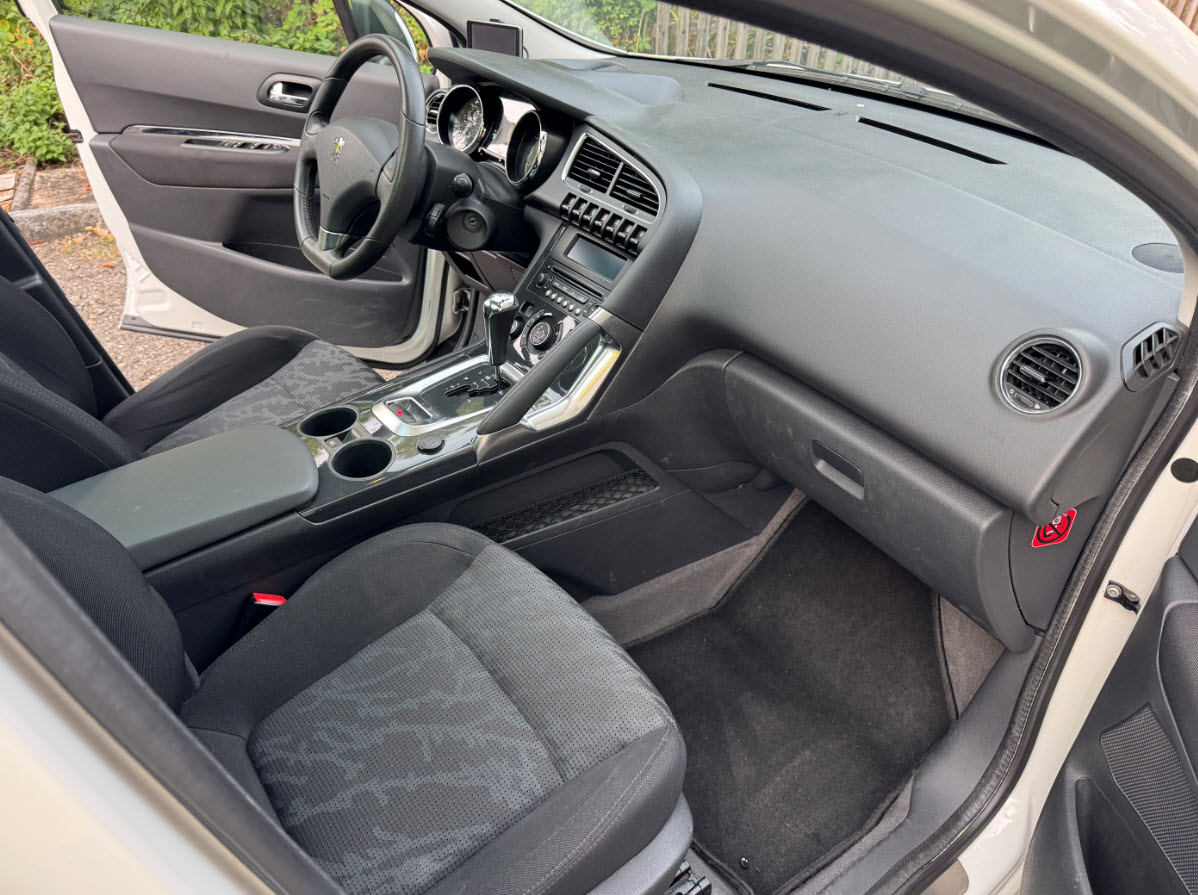 PEUGEOT 3008 1.6 16V T Platinum Tiptronic-image-4