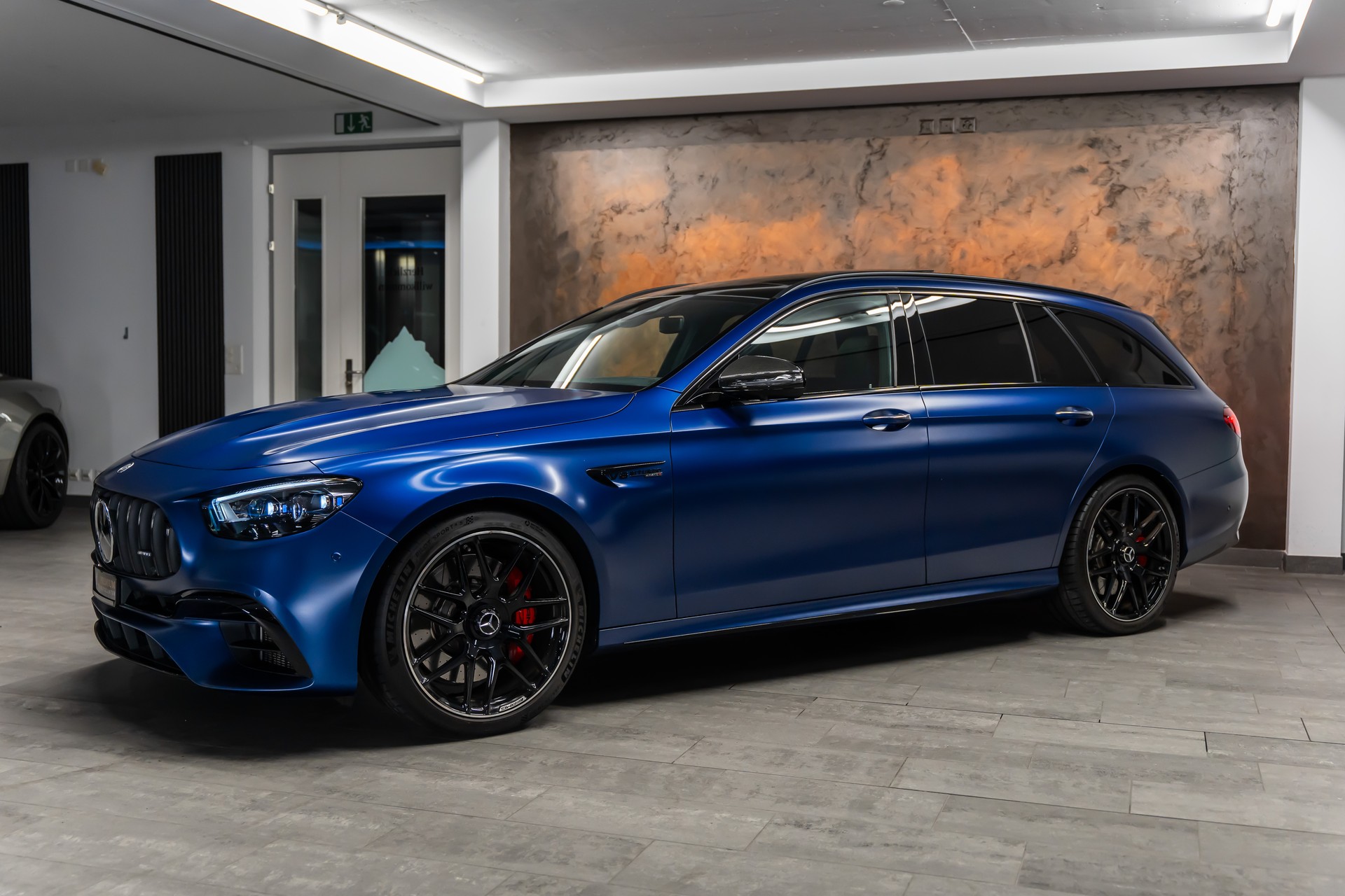 MERCEDES-BENZ AMG E 63 S T 4Matic+ Speedshift 9G-TCT *Ch-Fahrzeug*PPF-Folie*AMG-Drivers*Panorama*-showroom-element-2