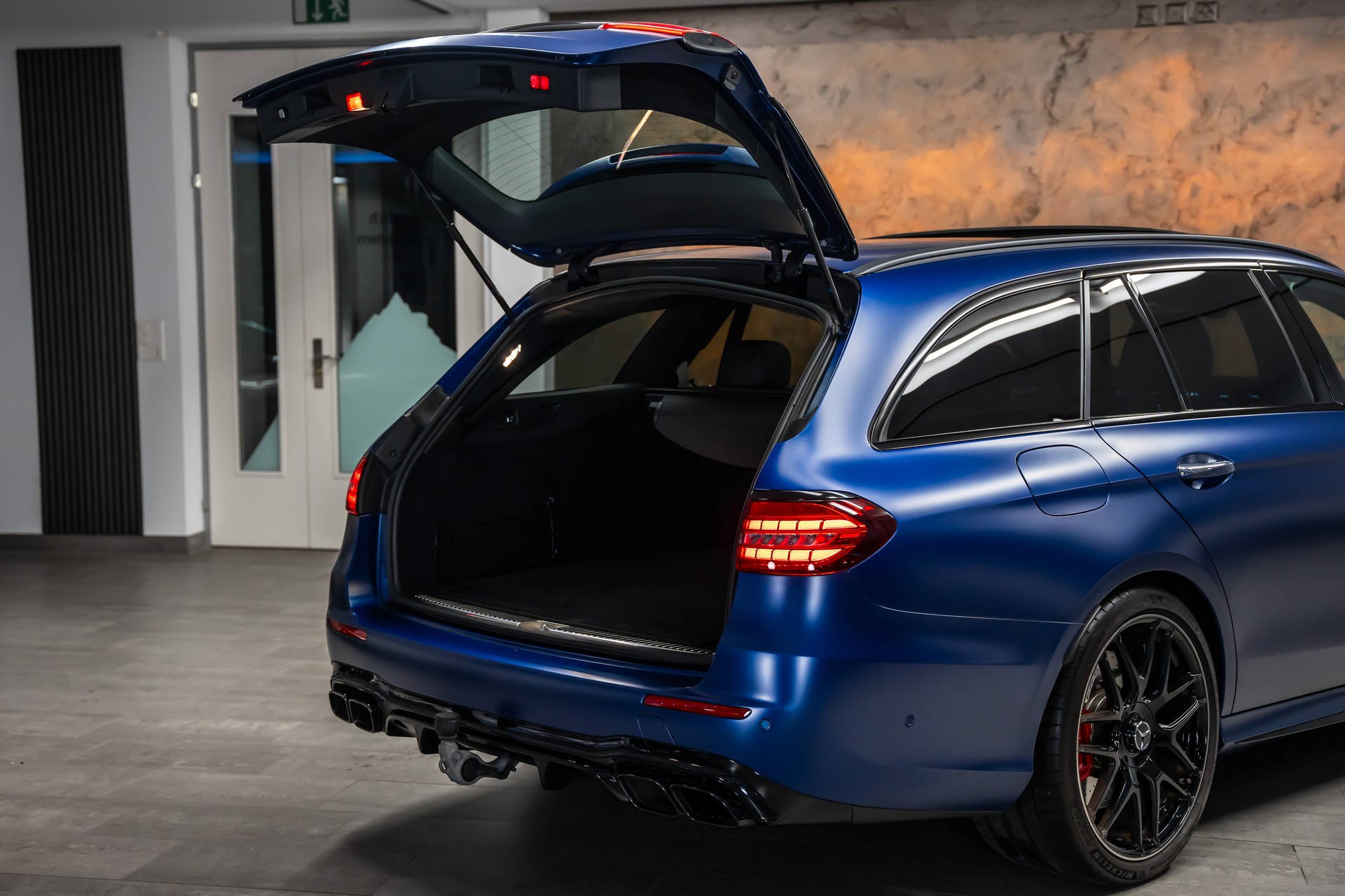 MERCEDES-BENZ AMG E 63 S T 4Matic+ Speedshift 9G-TCT *Ch-Fahrzeug*PPF-Folie*AMG-Drivers*Panorama*-image-9