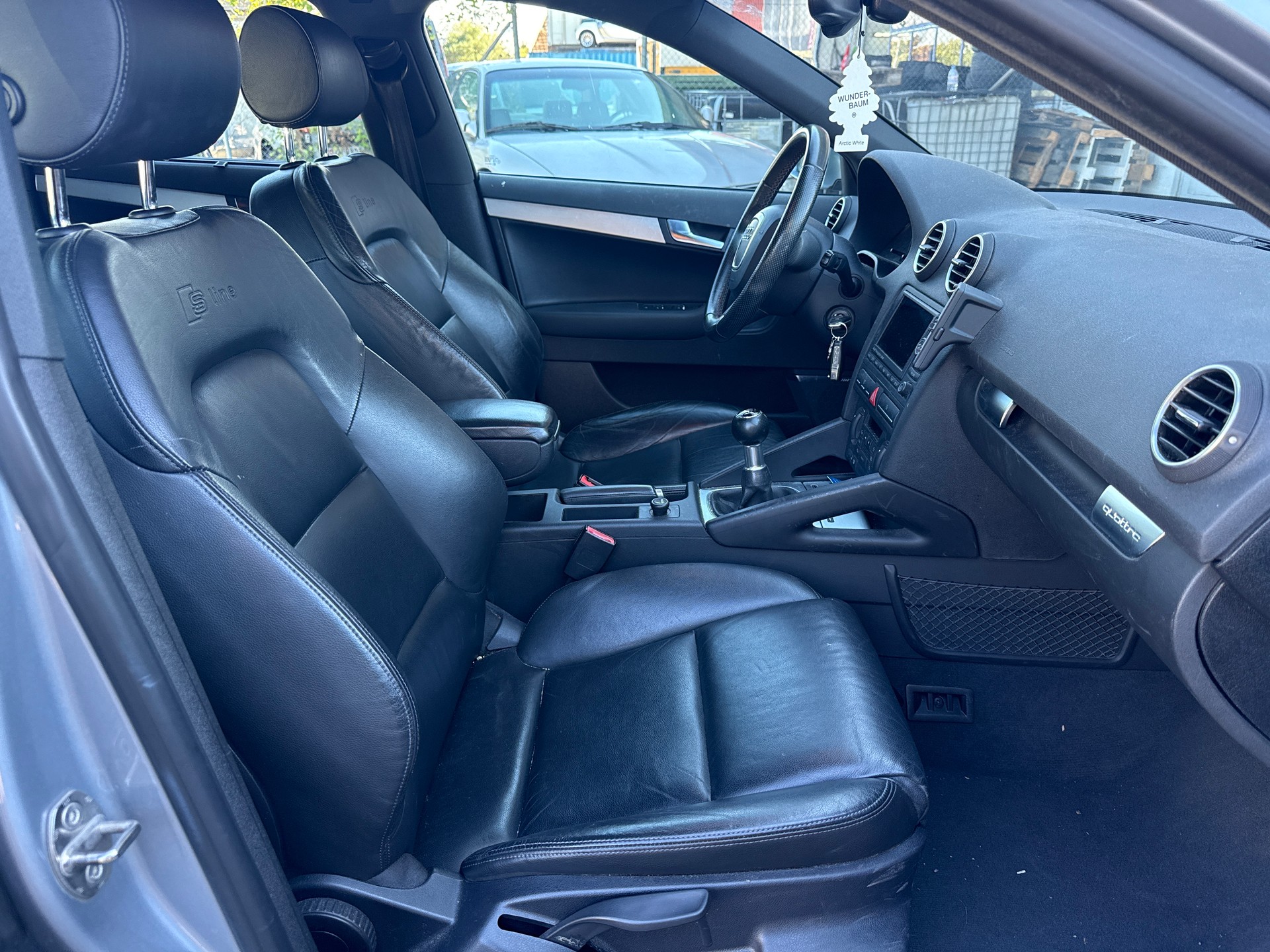AUDI A3 Sportback 2.0 Turbo FSI Ambiente quattro-image-10