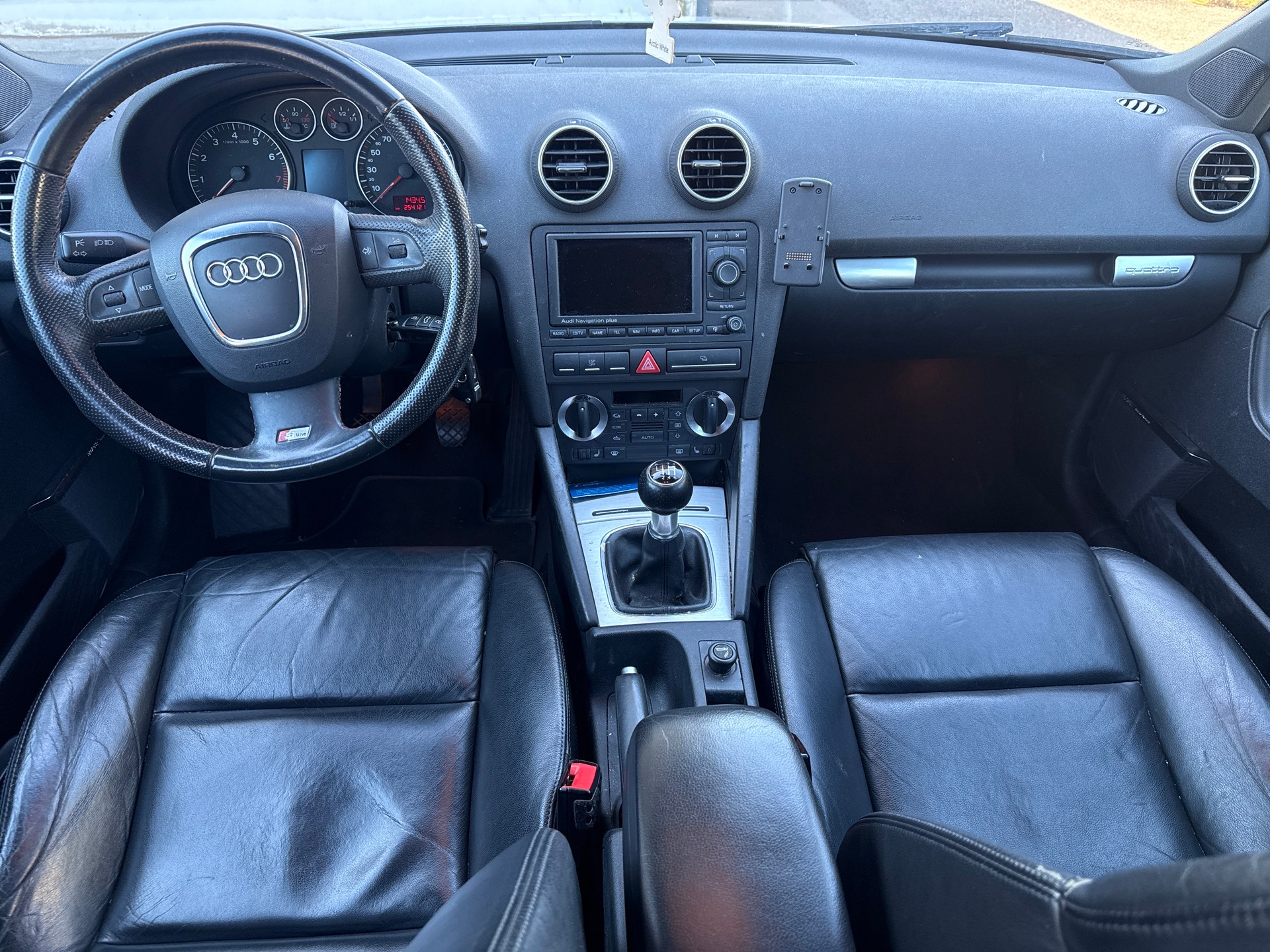 AUDI A3 Sportback 2.0 Turbo FSI Ambiente quattro-image-9