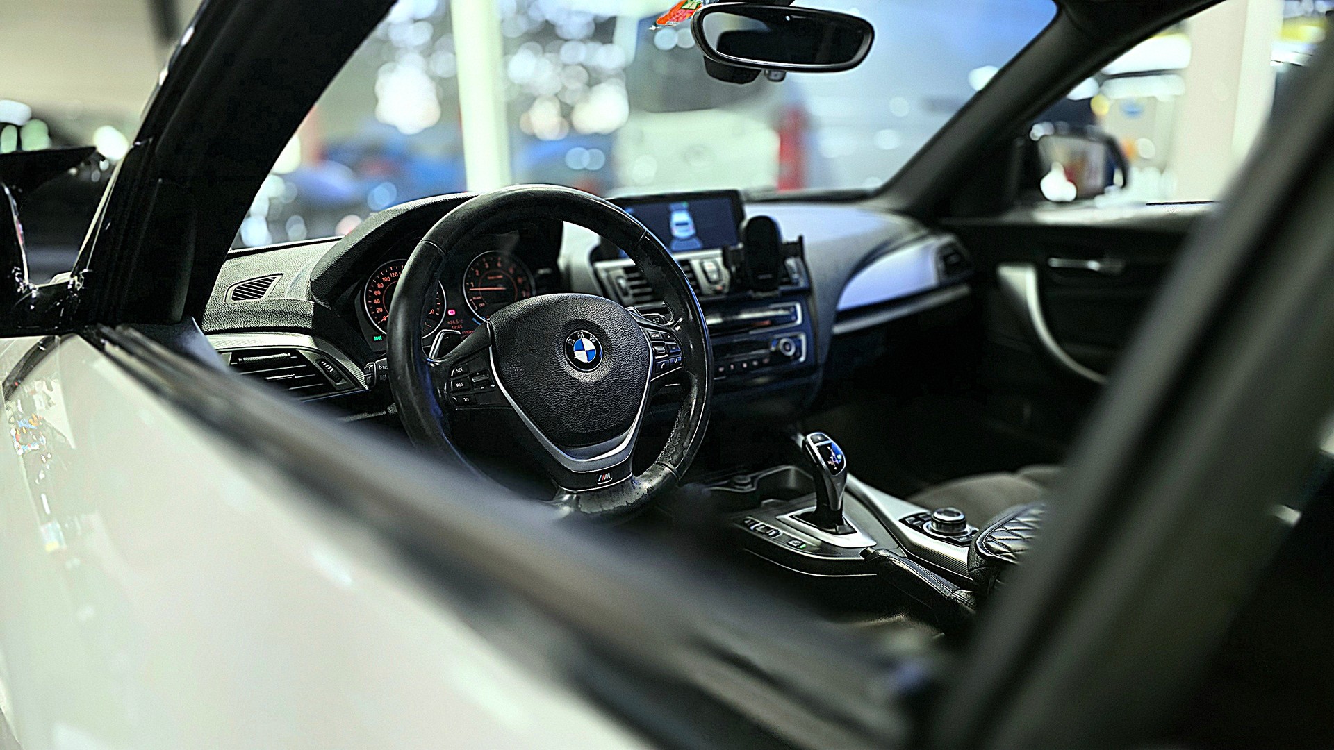 BMW M135i xDrive Steptronic-image-17