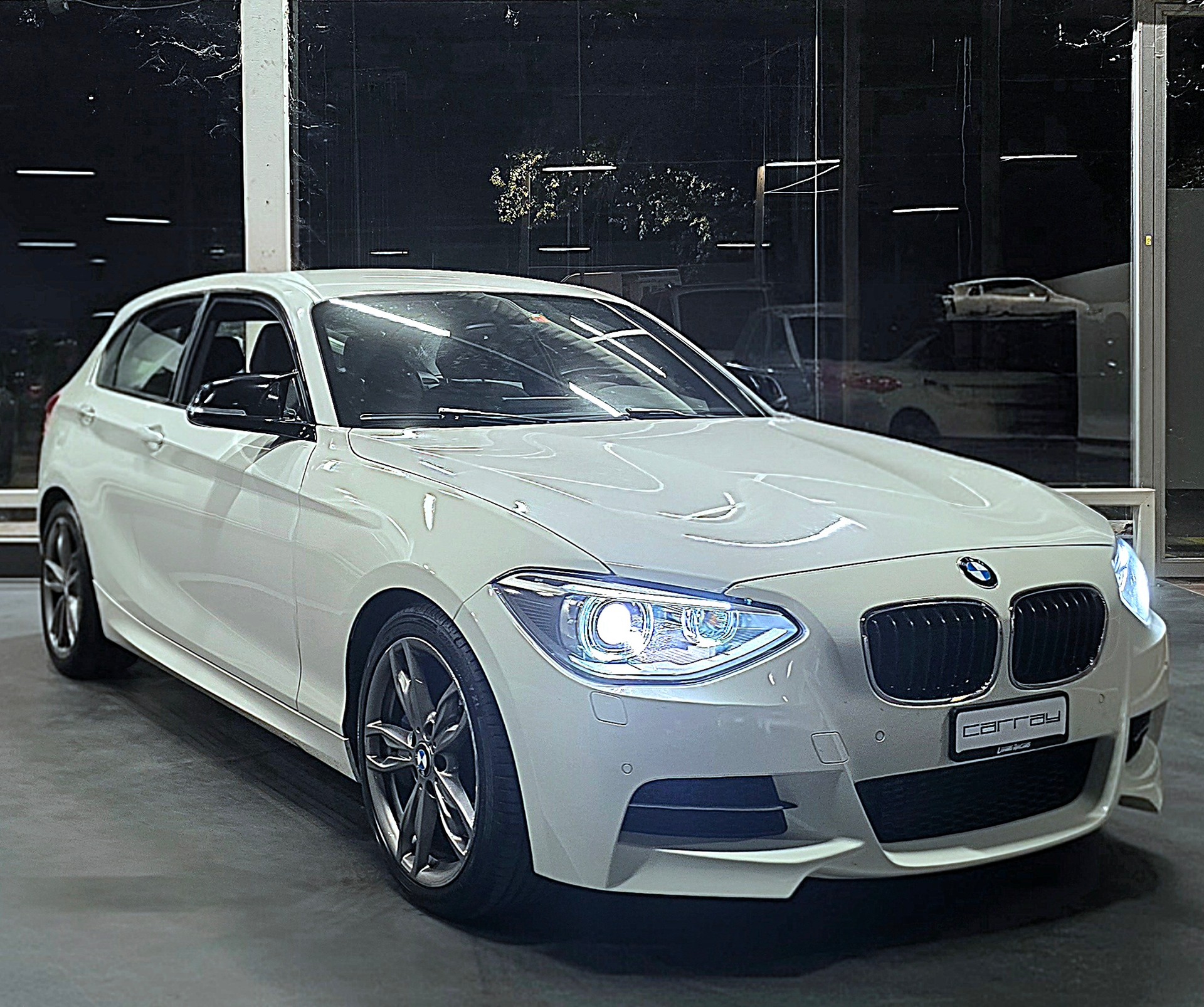 BMW M135i xDrive Steptronic-image-11