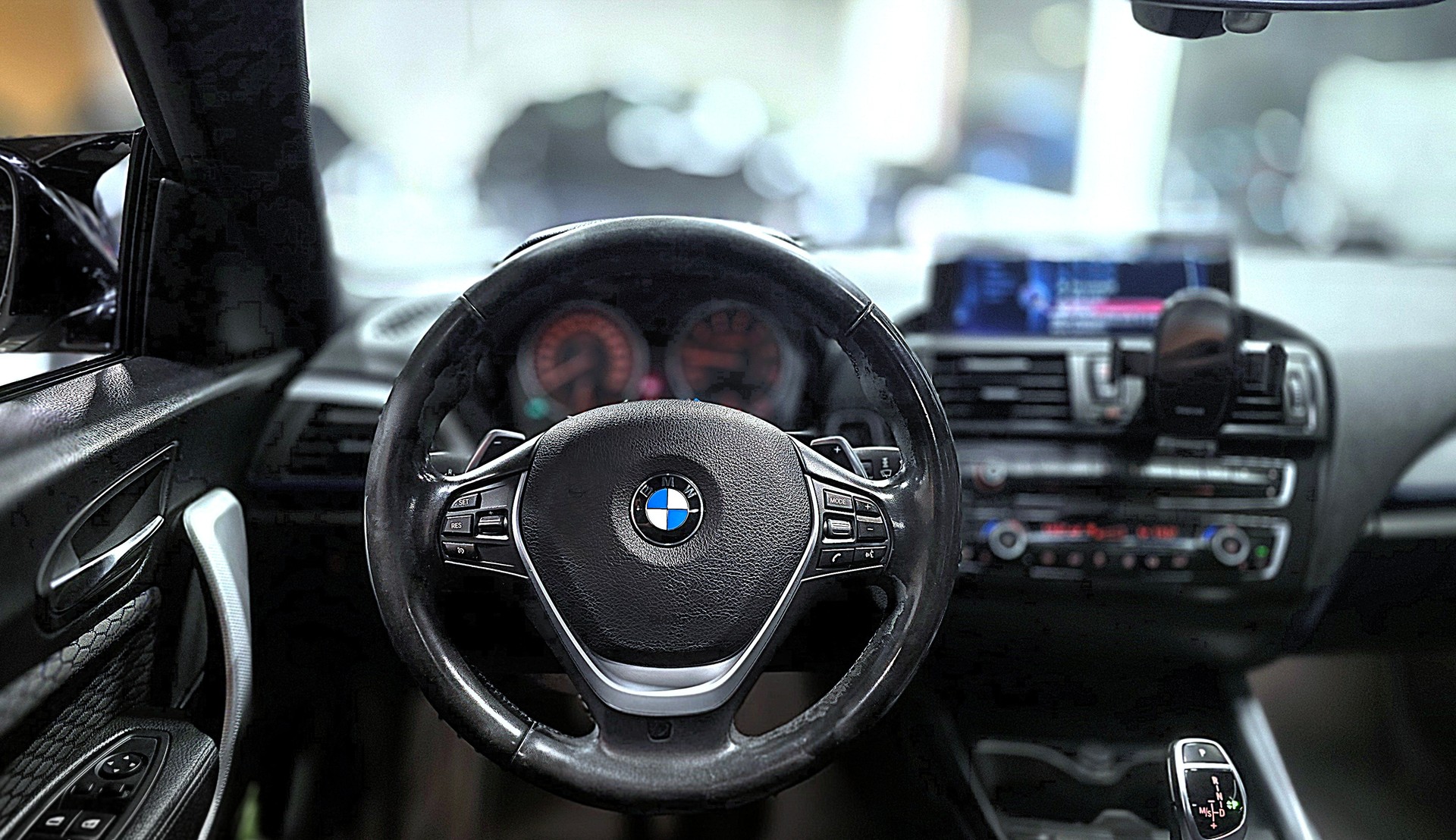 BMW M135i xDrive Steptronic-image-18