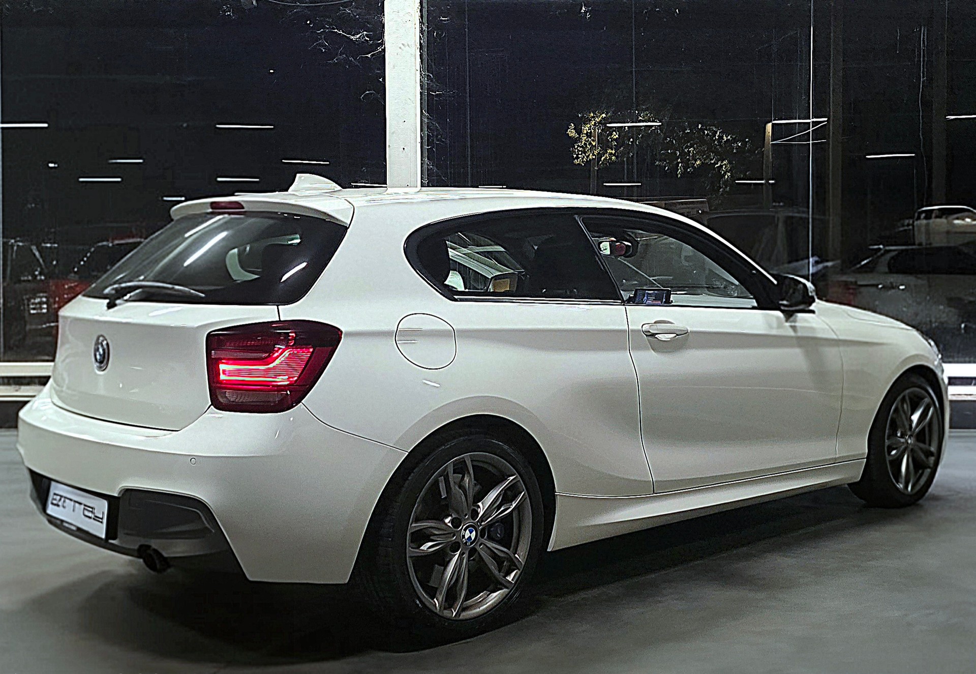 BMW M135i xDrive Steptronic-image-8