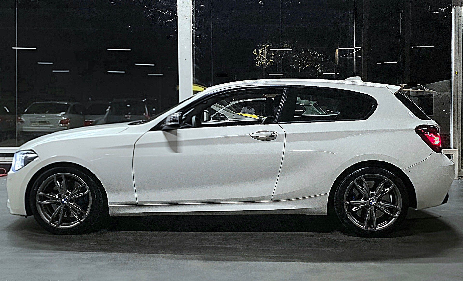 BMW M135i xDrive Steptronic-image-3