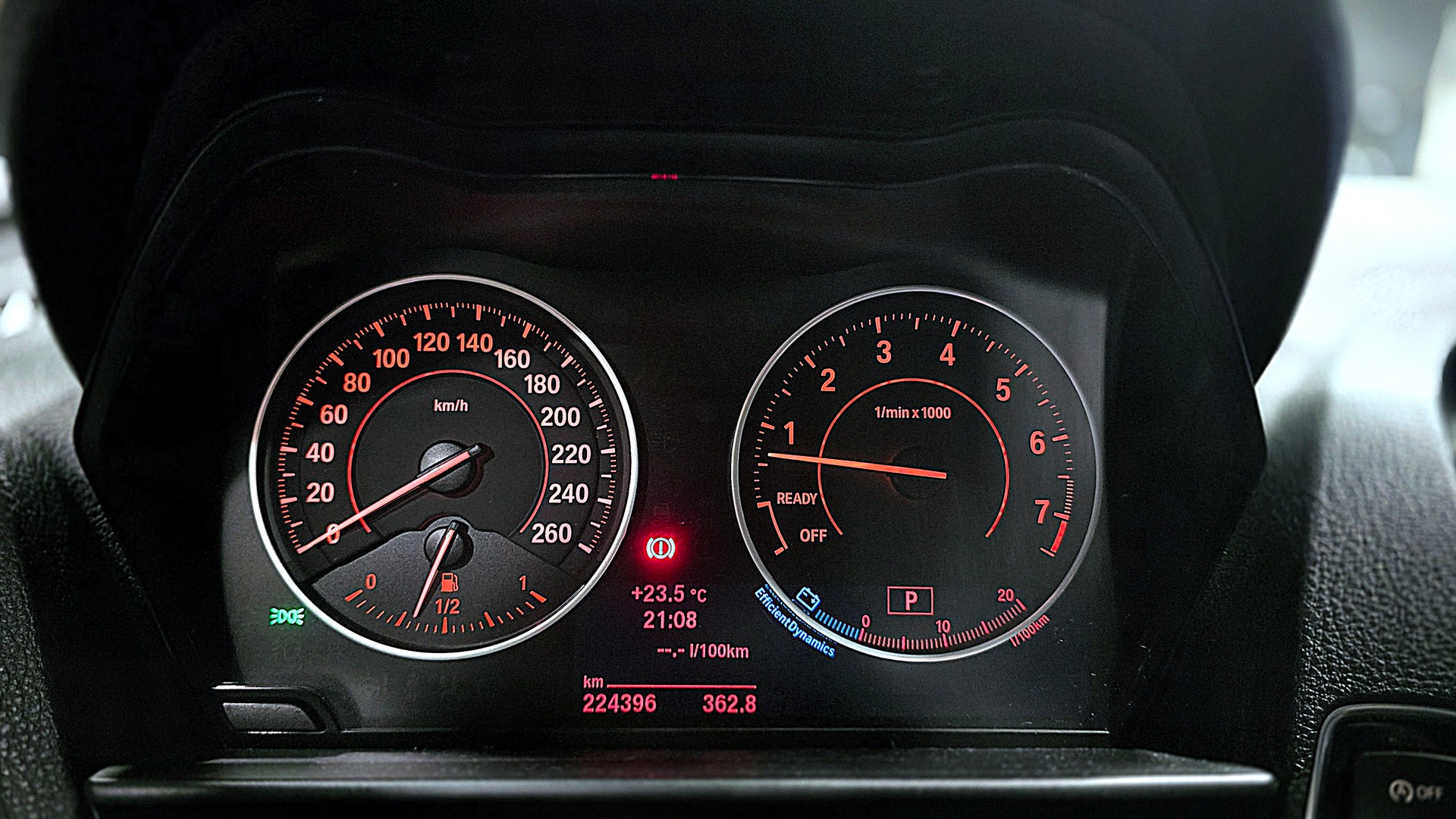 BMW M135i xDrive Steptronic-image-19