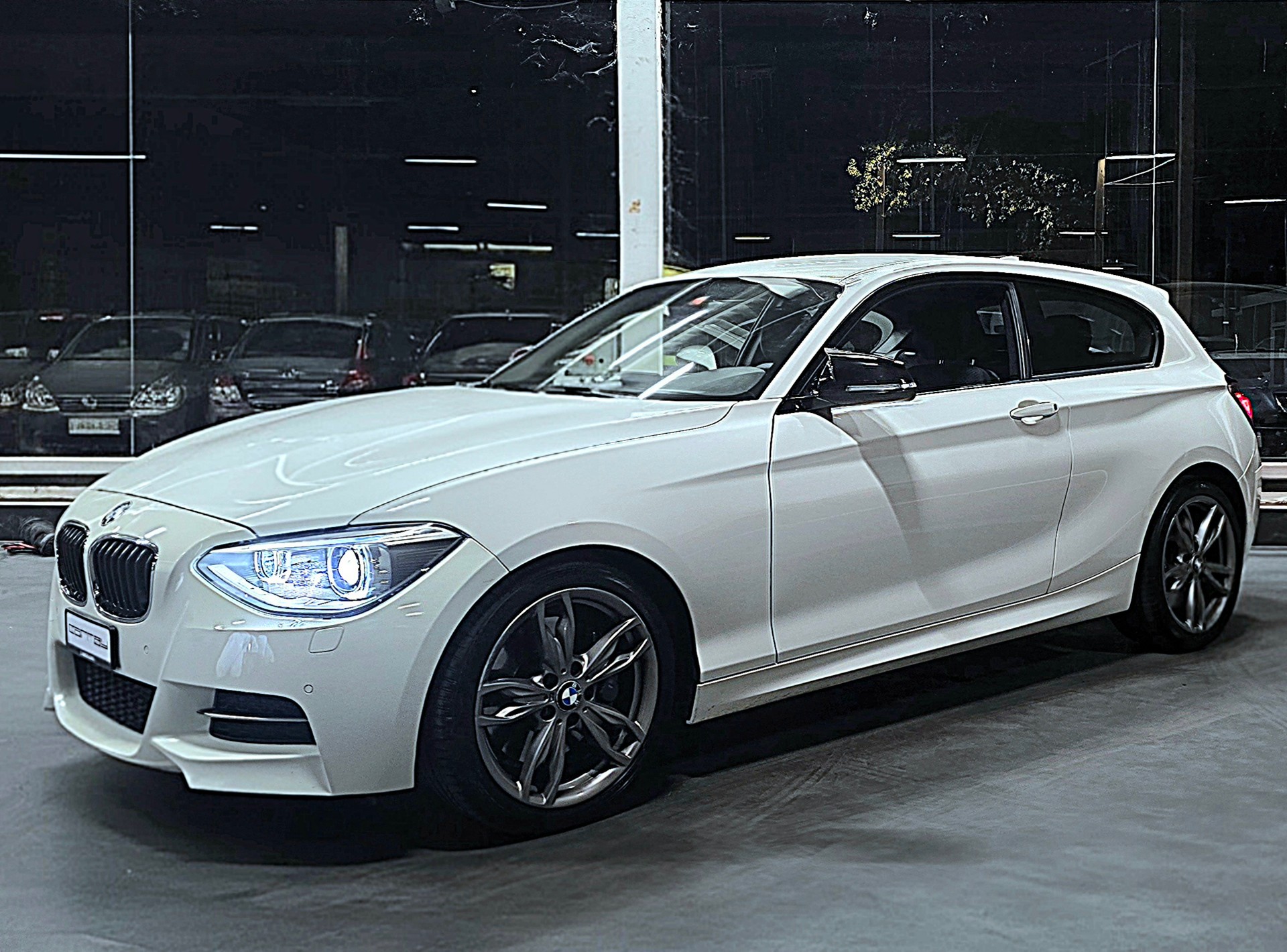 BMW M135i xDrive Steptronic-image-2