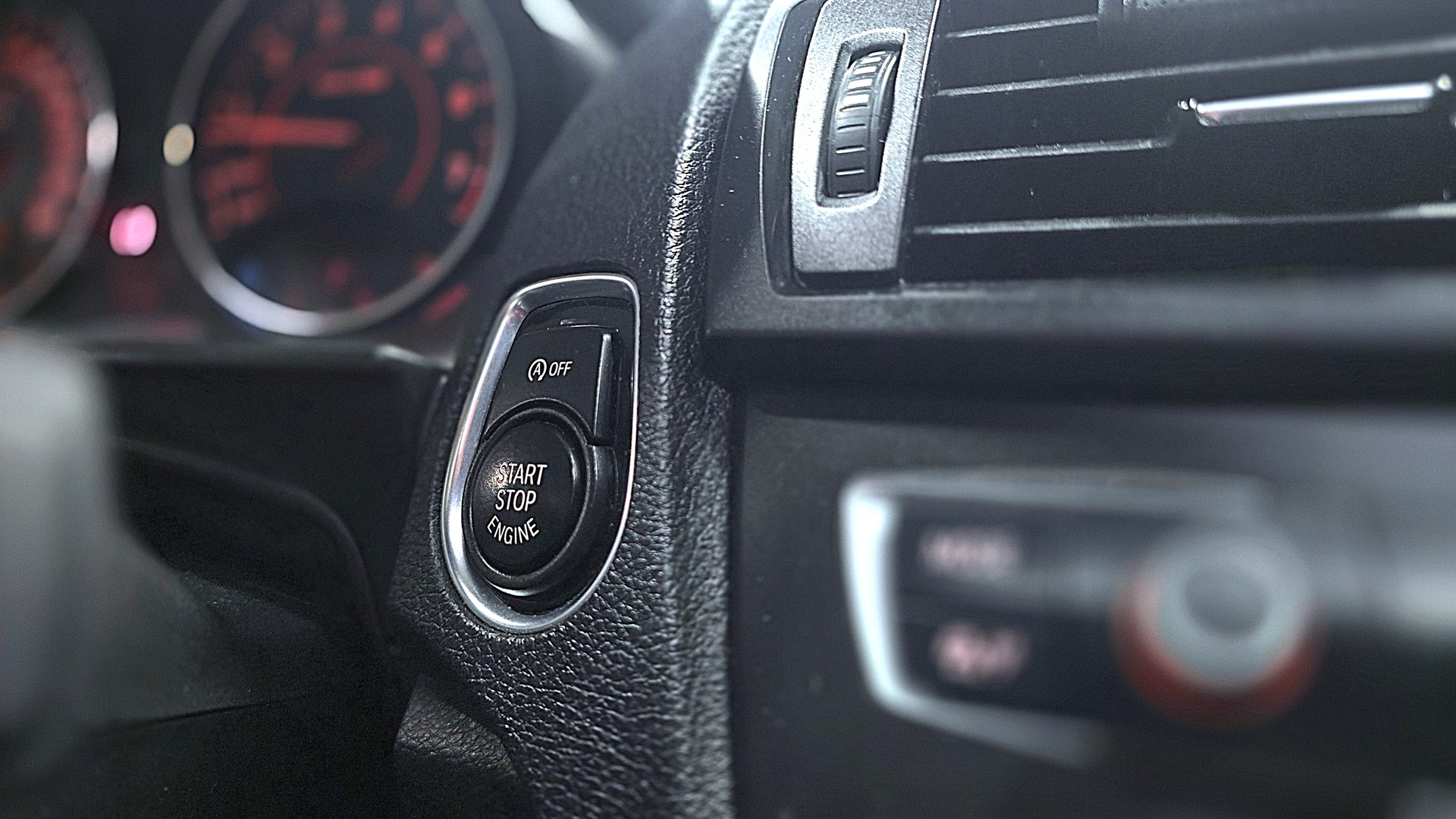 BMW M135i xDrive Steptronic-image-23