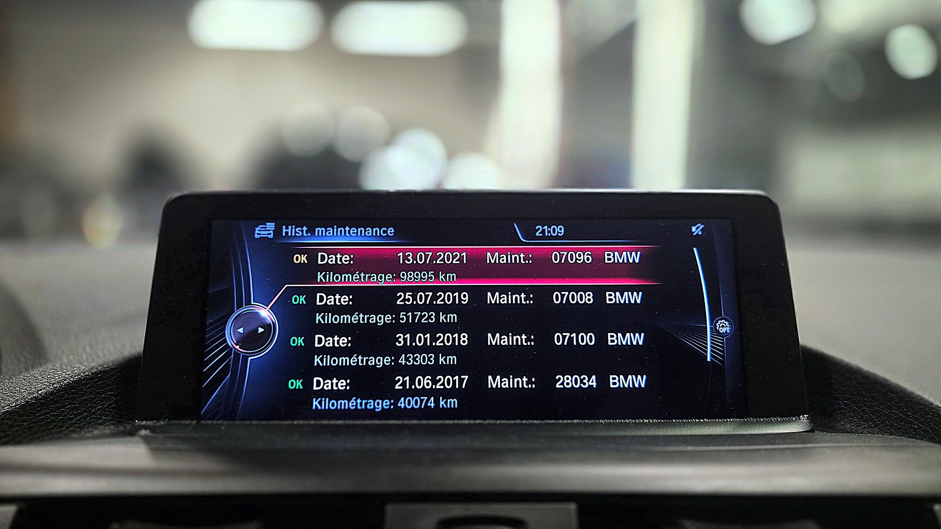 BMW M135i xDrive Steptronic-image-28