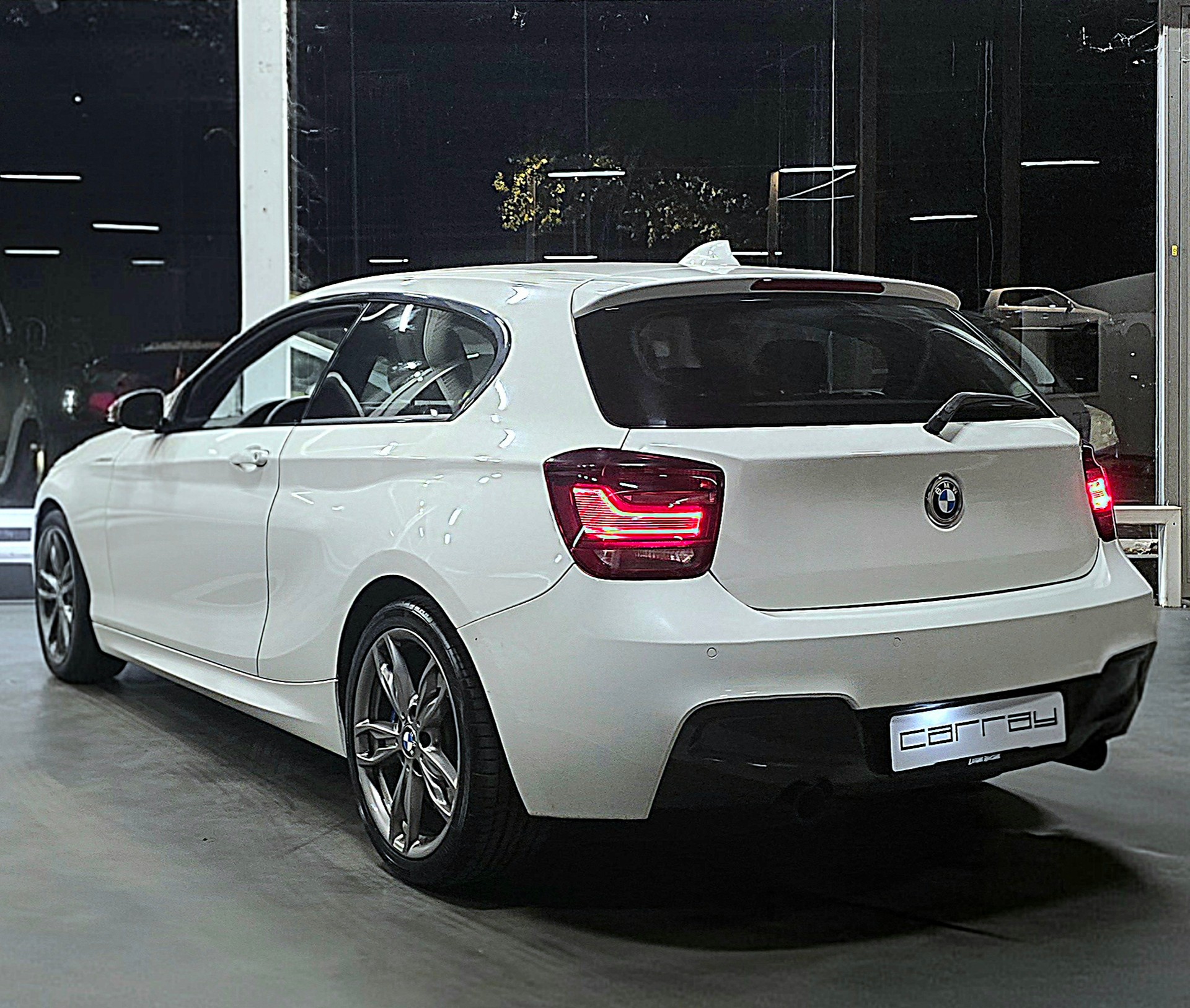 BMW M135i xDrive Steptronic-image-5