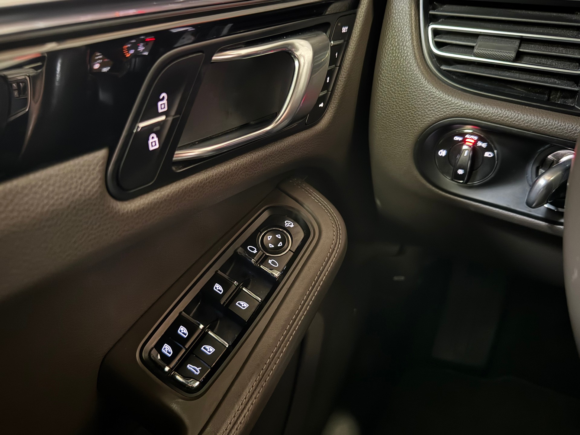 PORSCHE Macan S PDK-image-30