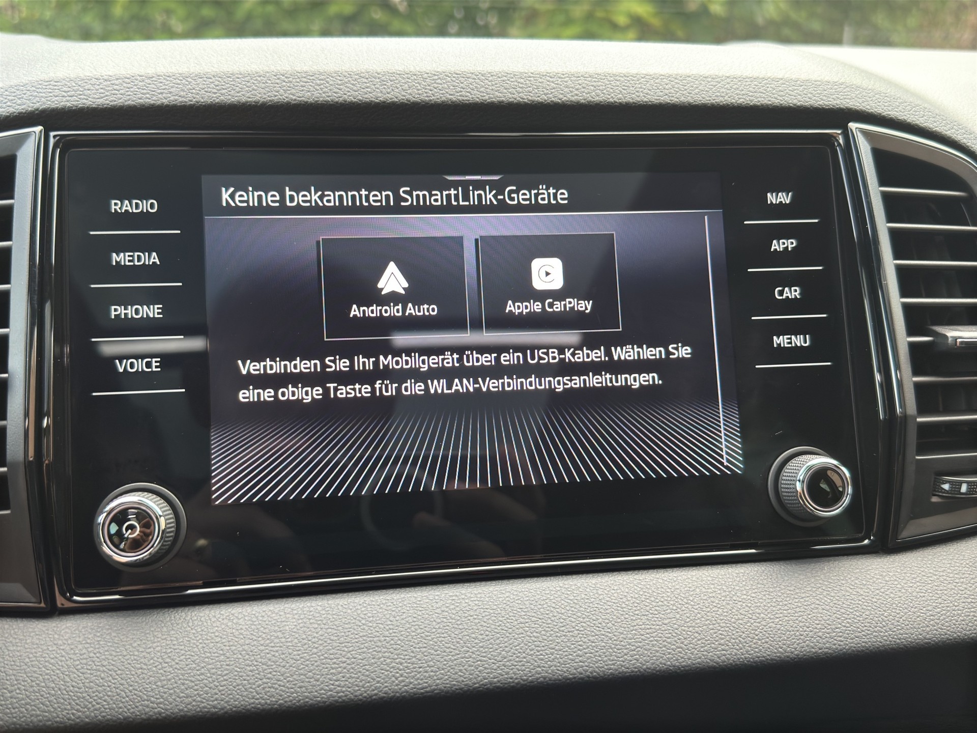 SKODA Karoq 1.5TSI Sport Line Aut. Panorama-Schiebedach-image-19