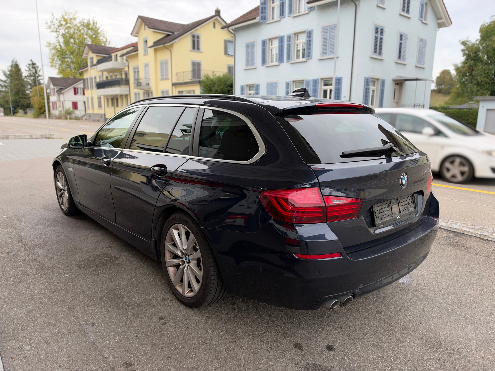 BMW 520d Touring xDrive Steptronic-image-10