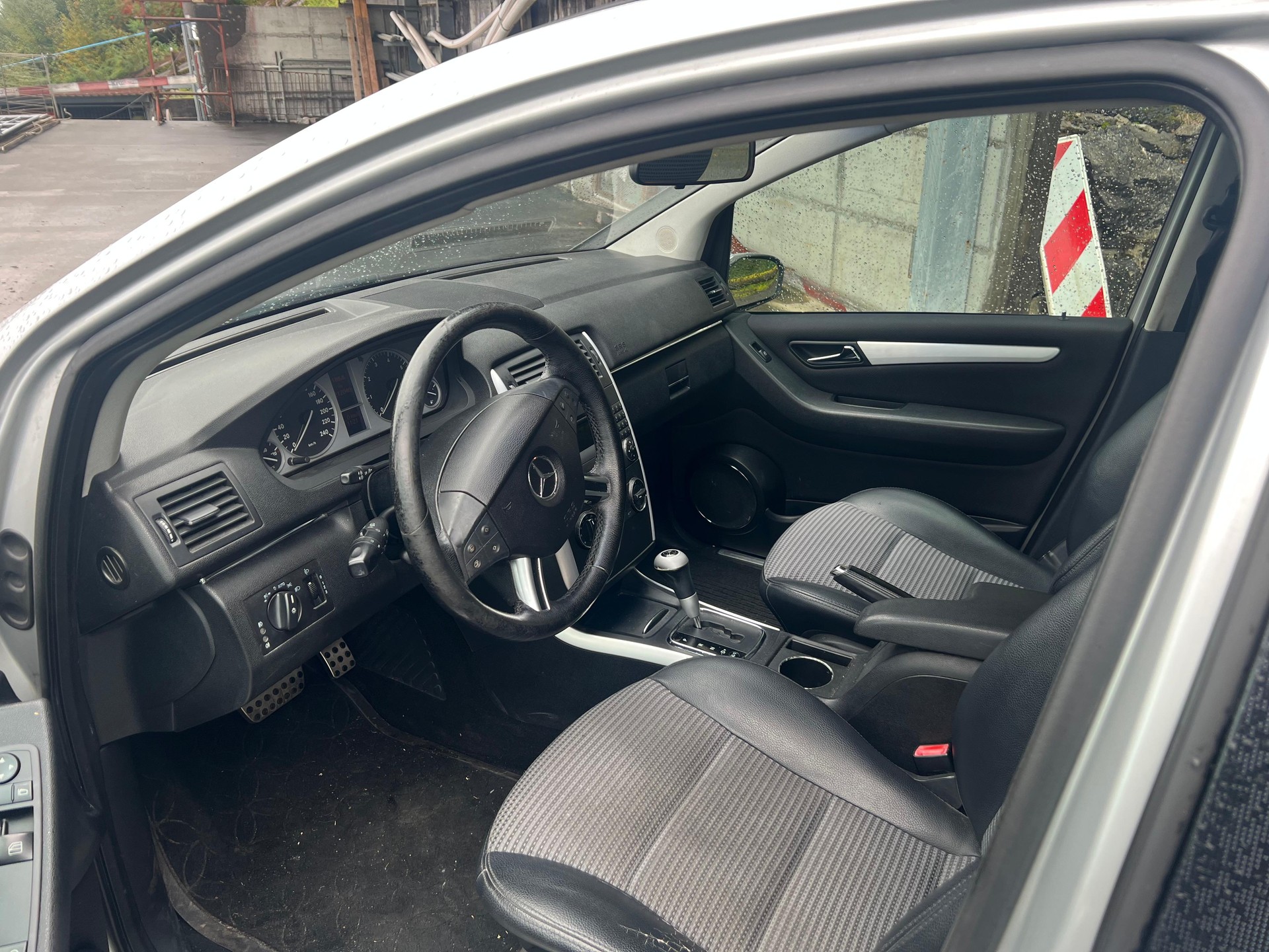 MERCEDES-BENZ B 170-image-11