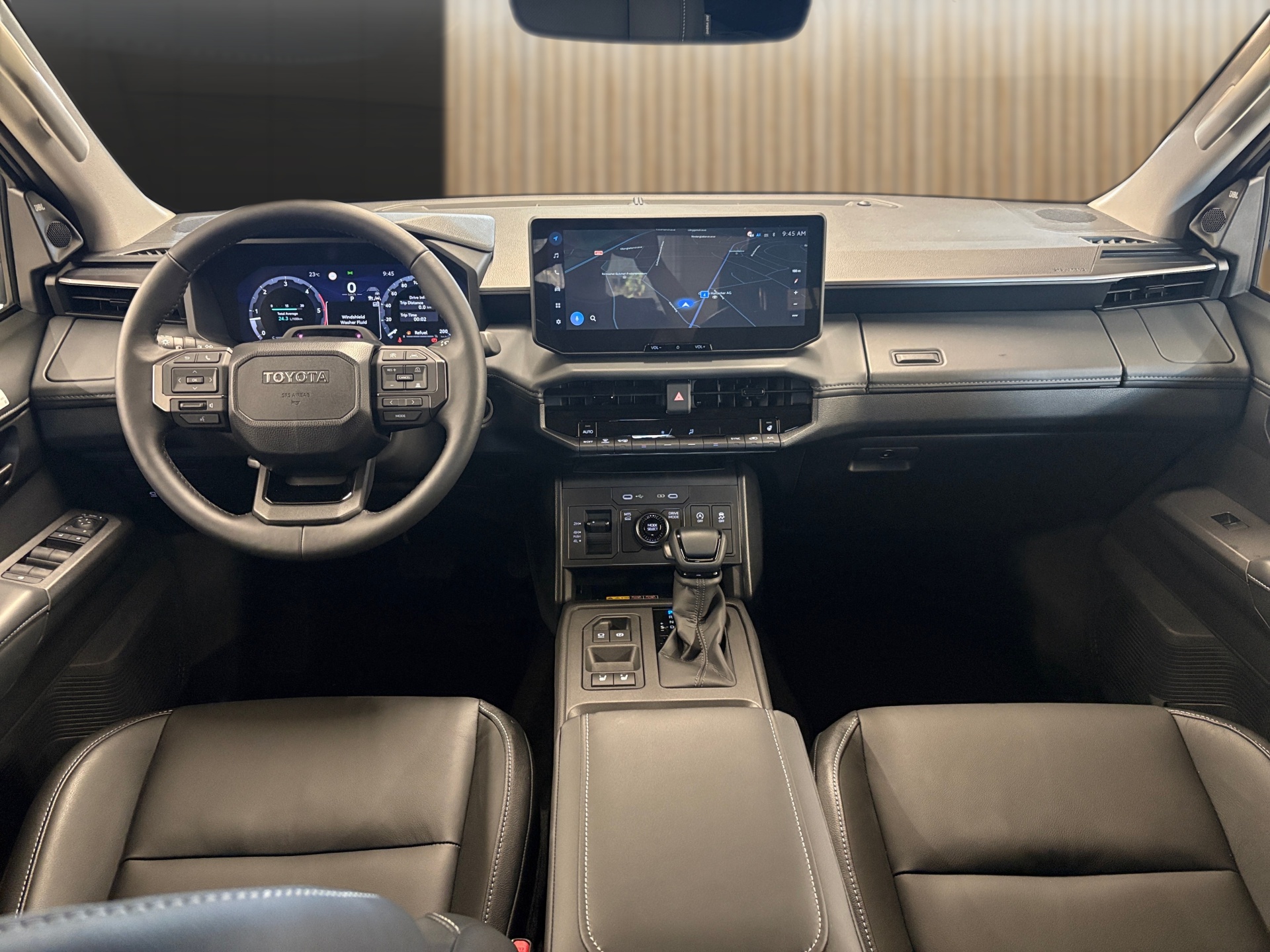 TOYOTA Hilux 2.8d MHEV Invincible Double Cab 4x4-image-12
