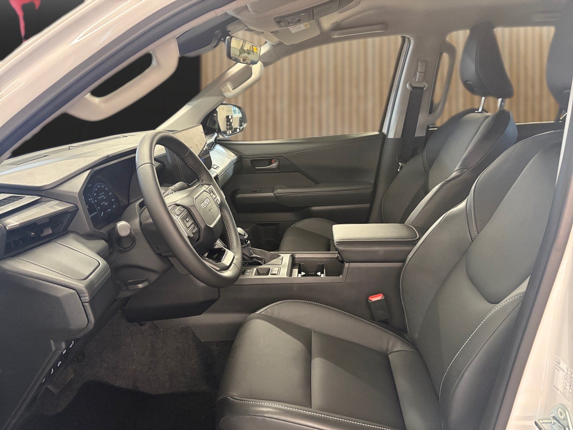 TOYOTA Hilux 2.8d MHEV Invincible Double Cab 4x4-image-10