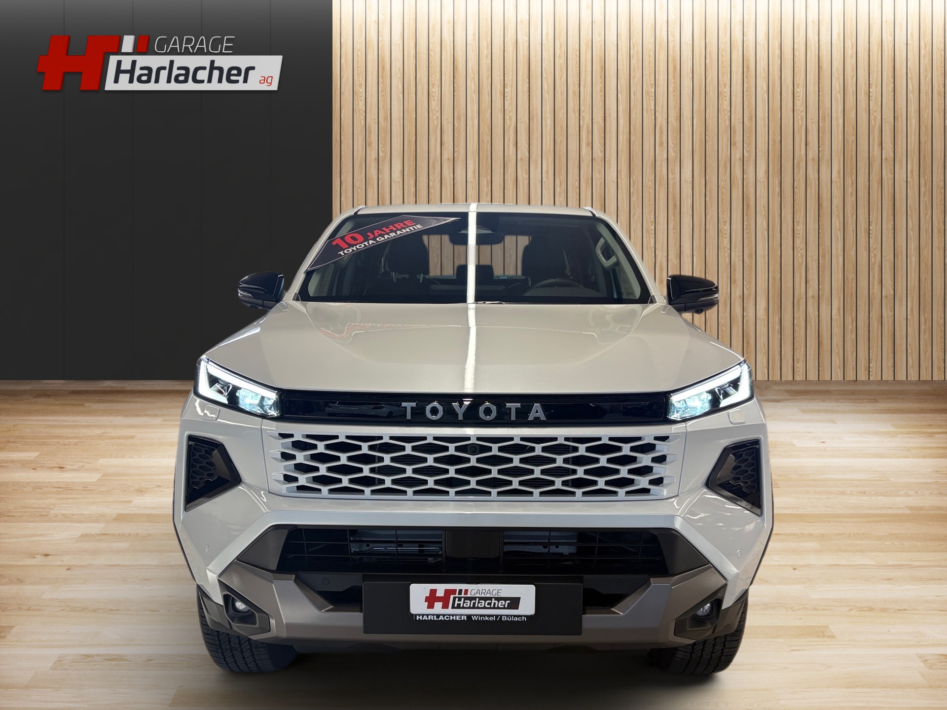 TOYOTA Hilux 2.8d MHEV Invincible Double Cab 4x4-image-1