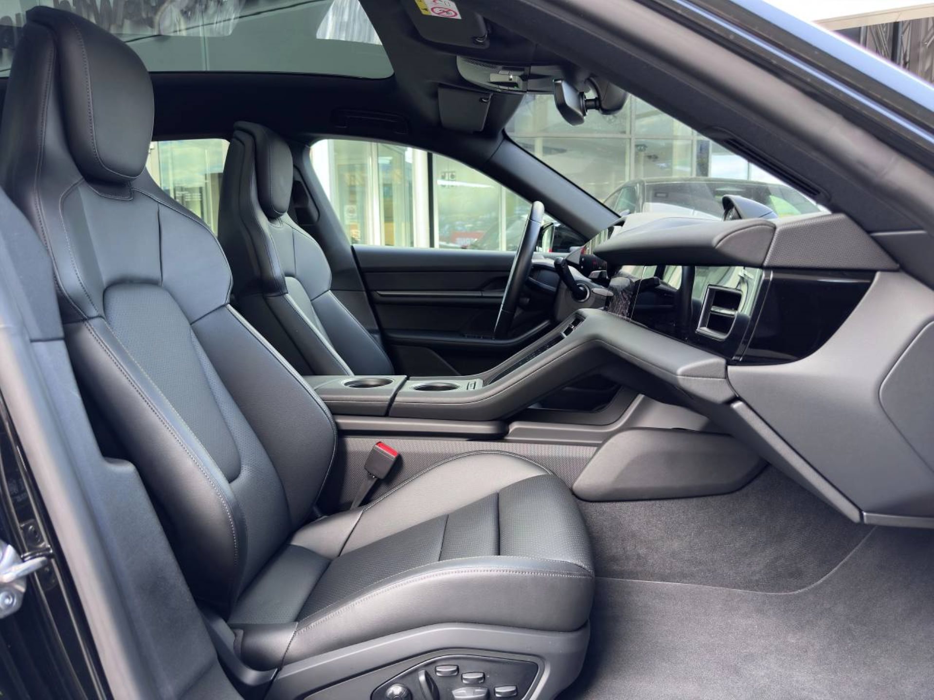 PORSCHE Taycan 4S Cross Turismo-image-19