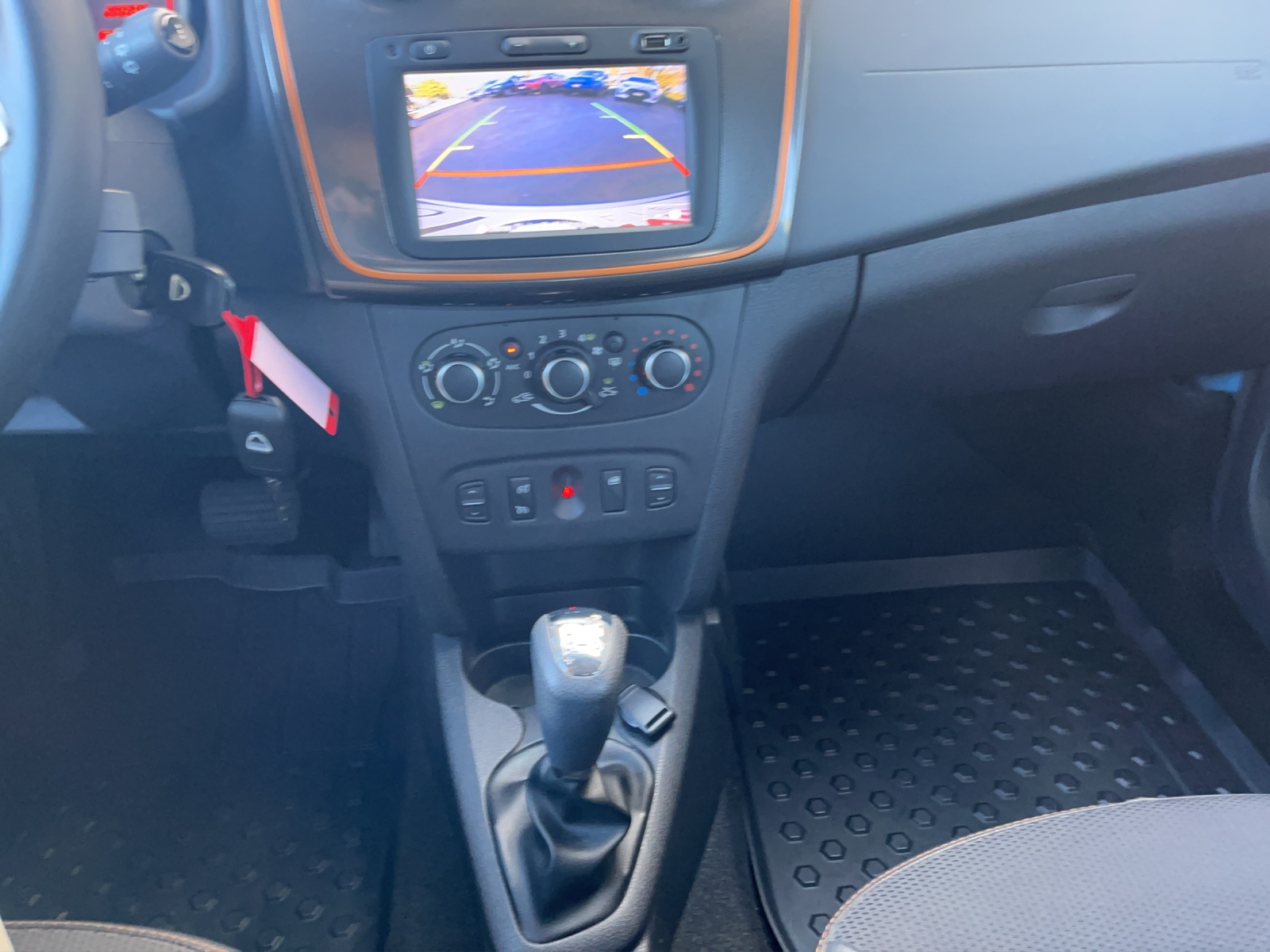 DACIA Sandero Tce 90 Stepway Automatic-image-10