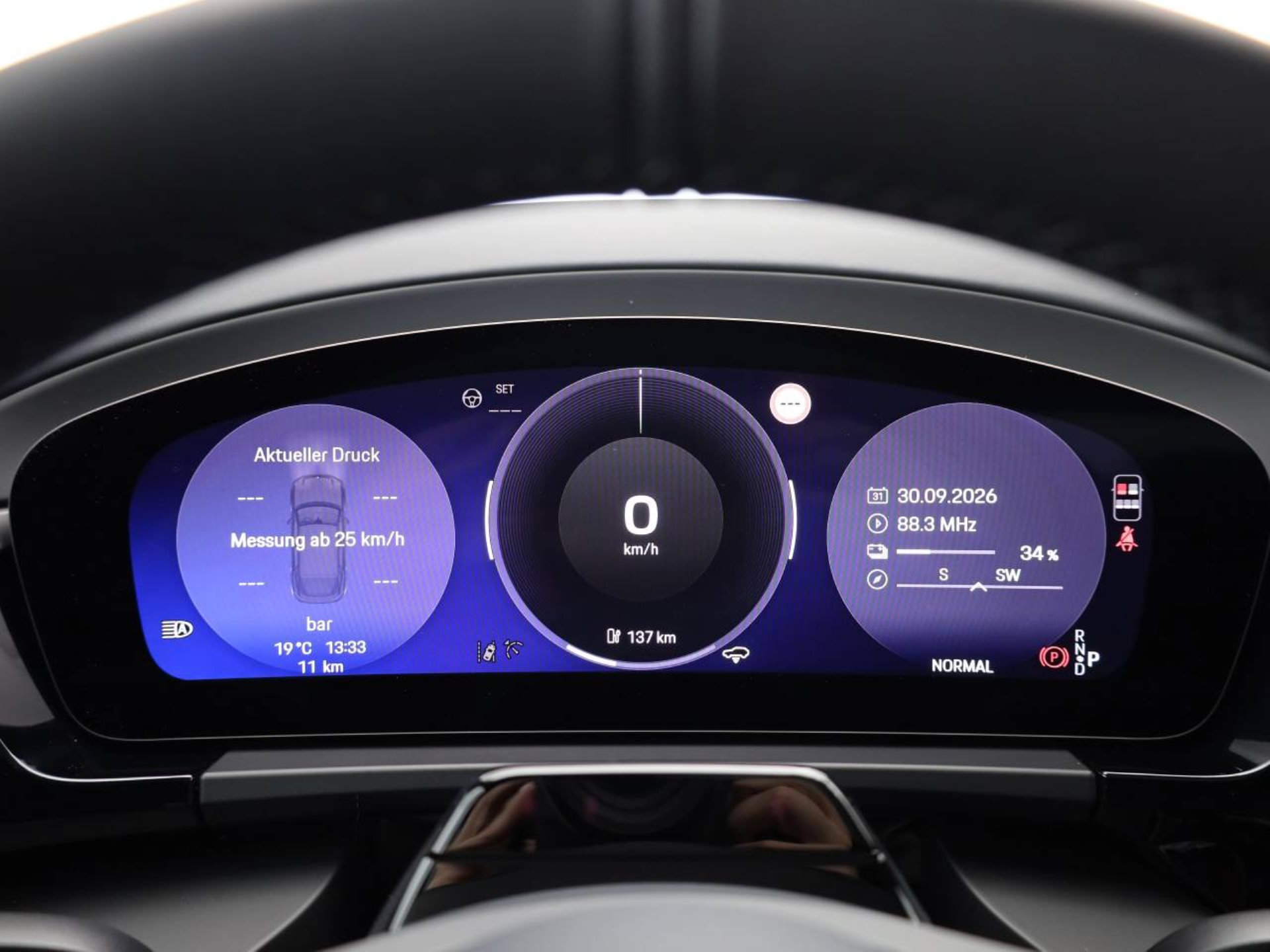 PORSCHE Macan 4-image-10