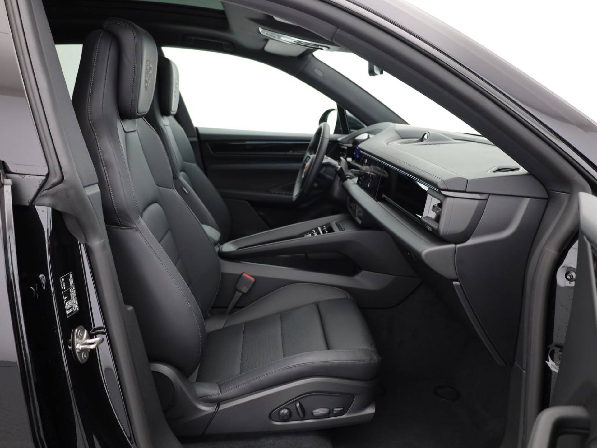 PORSCHE Macan 4-image-12