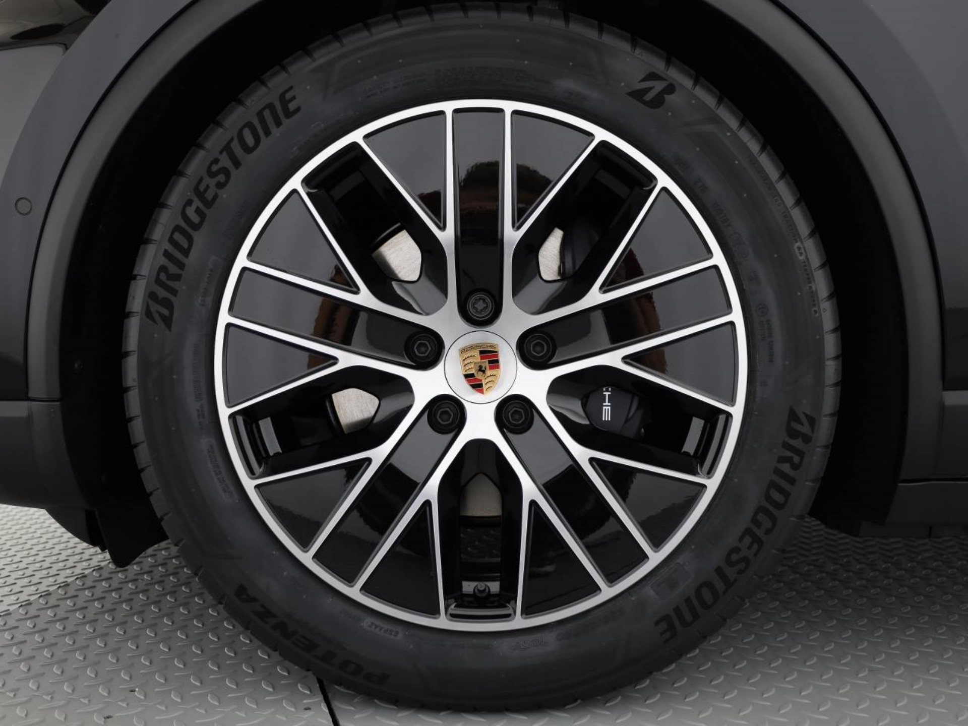 PORSCHE Macan 4-image-8