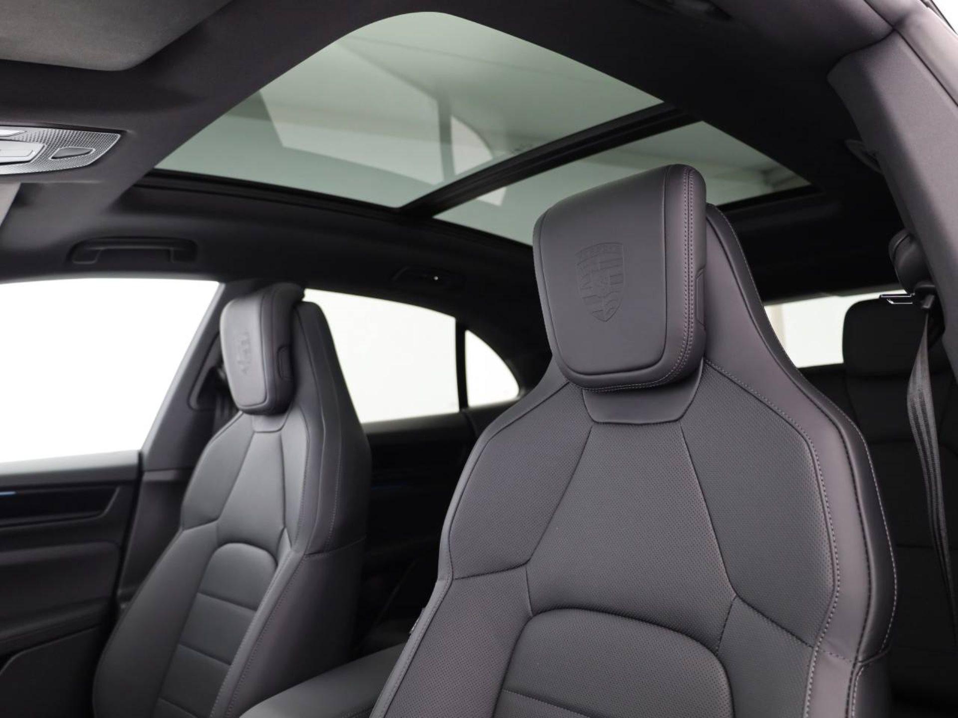PORSCHE Macan 4-image-16
