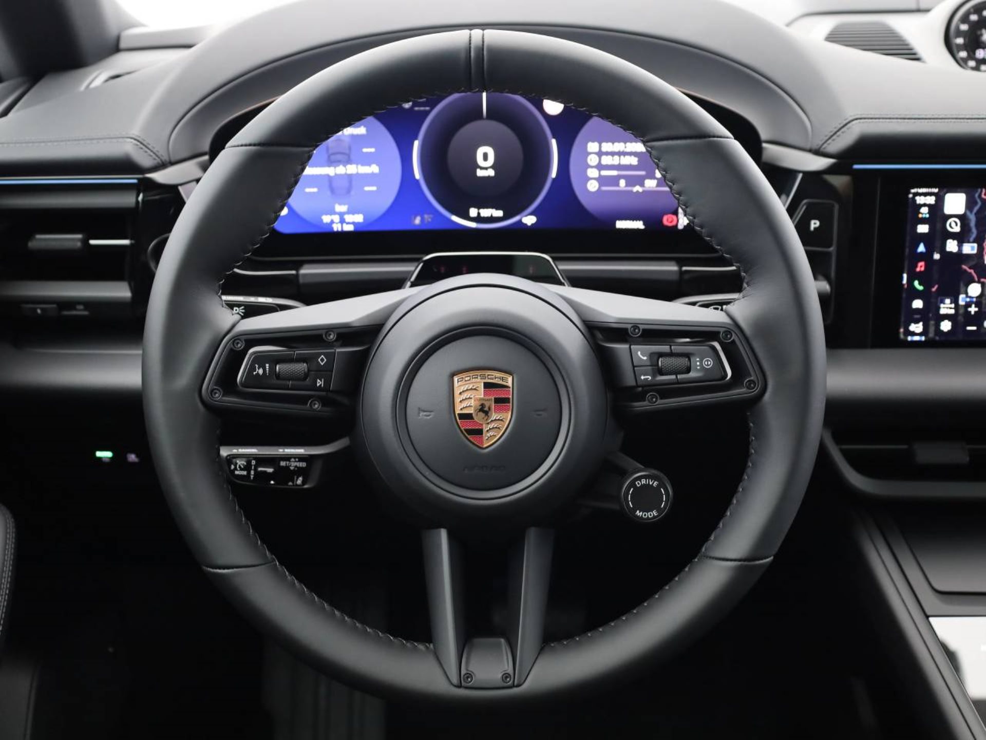 PORSCHE Macan 4-image-9