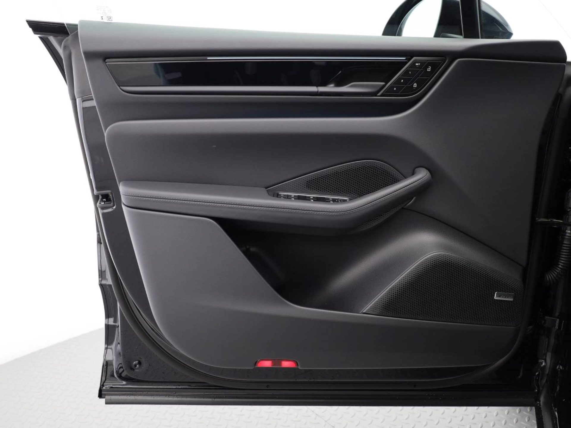 PORSCHE Macan 4-image-18