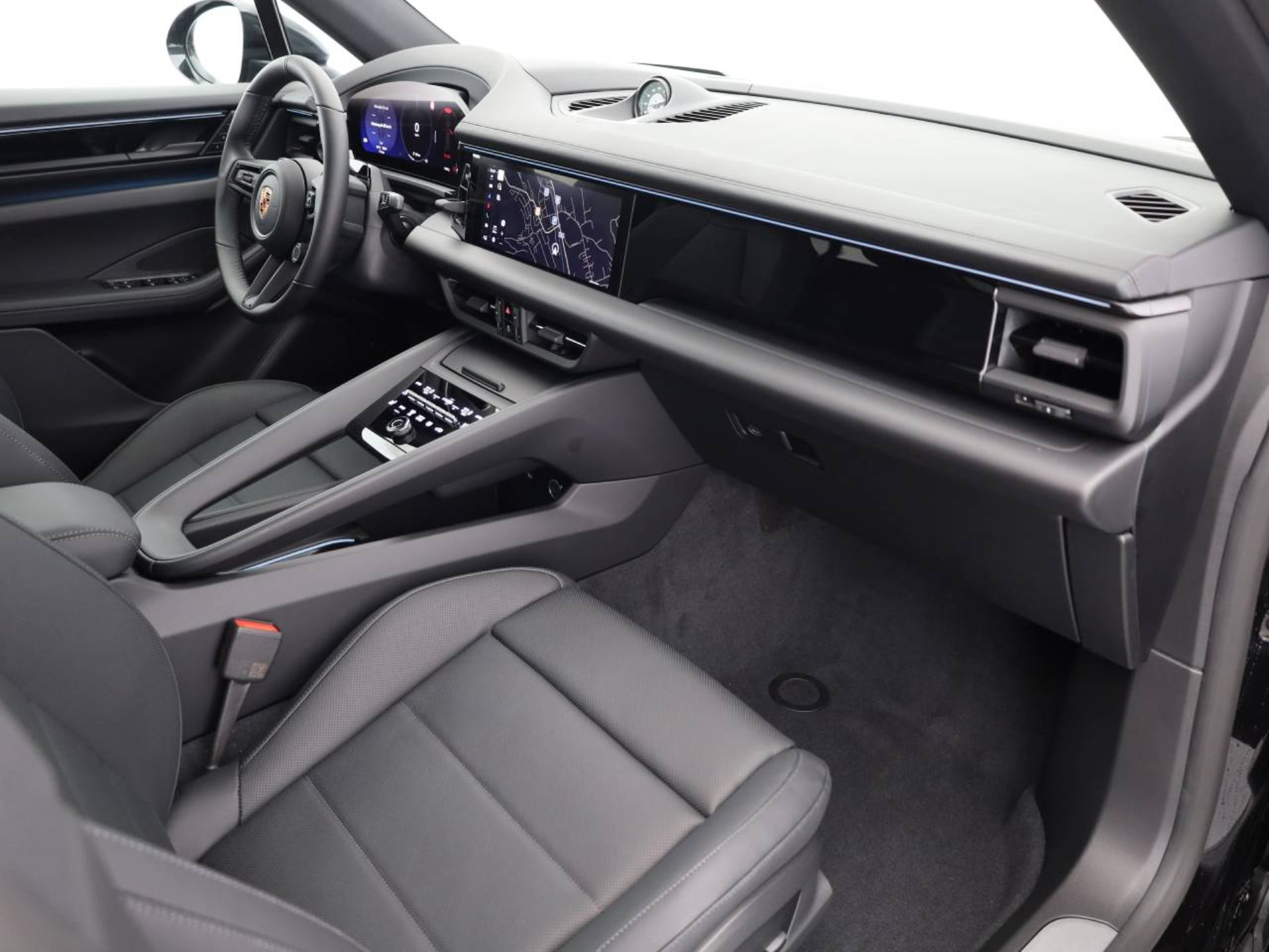 PORSCHE Macan 4-image-11