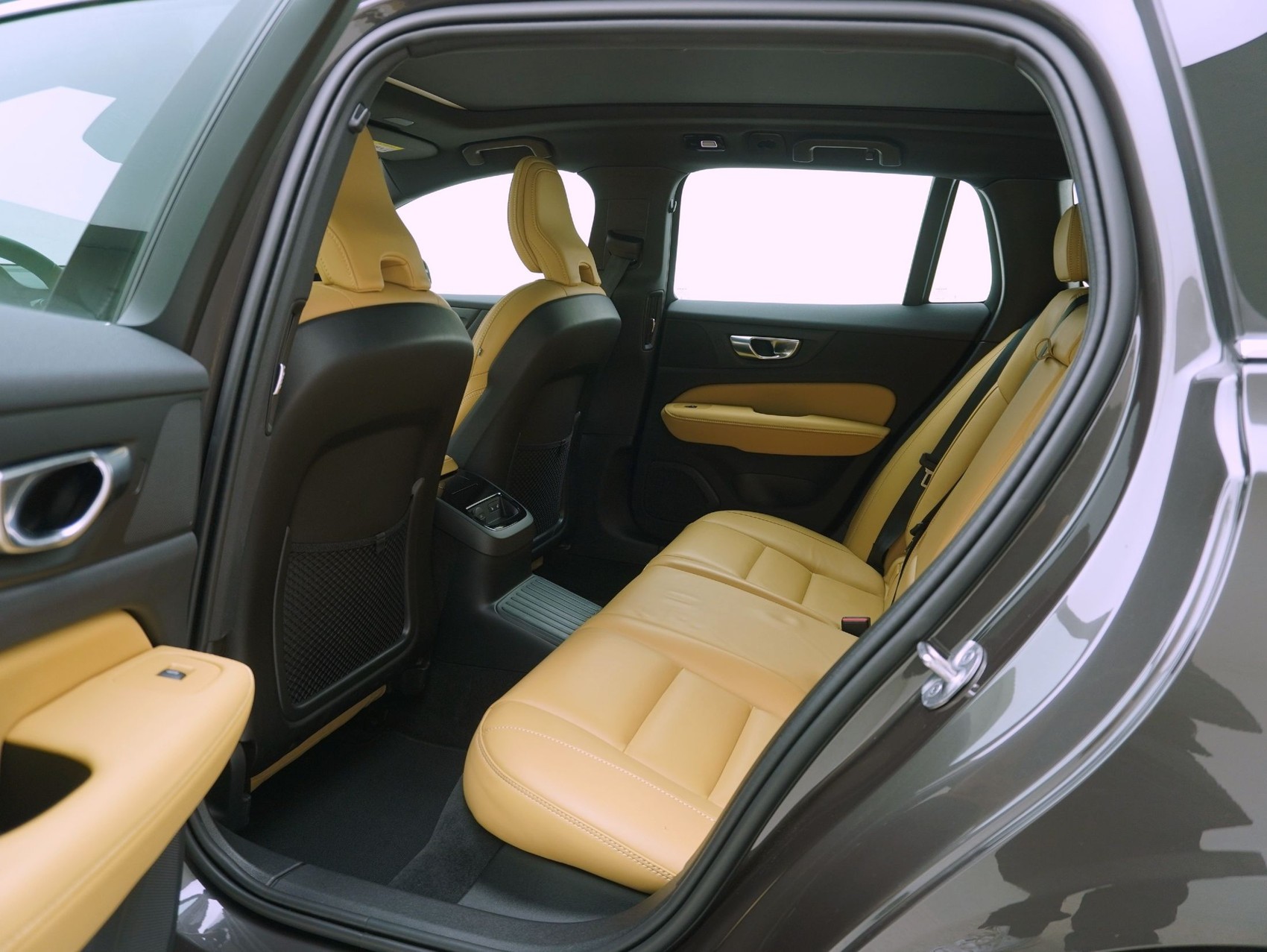VOLVO V60 2.0 T8 TE Ultimate Bright eAWD-image-13