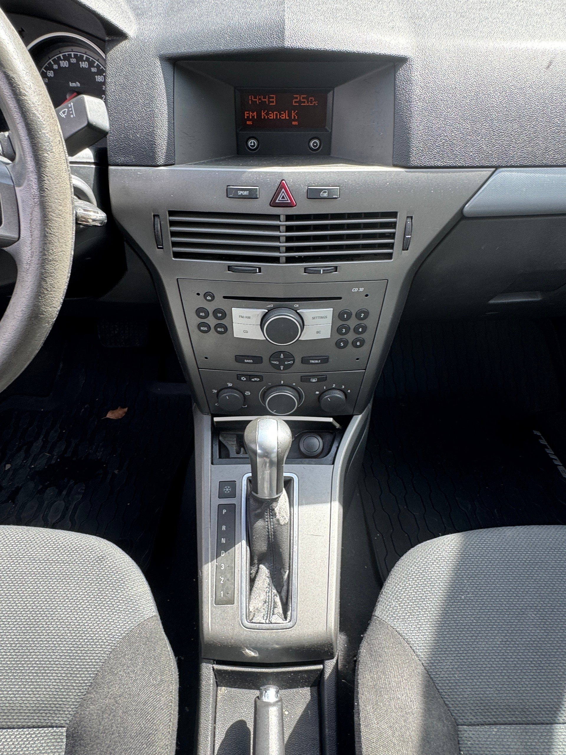 OPEL Astra Caravan 1.8i 16V Enjoy-image-10