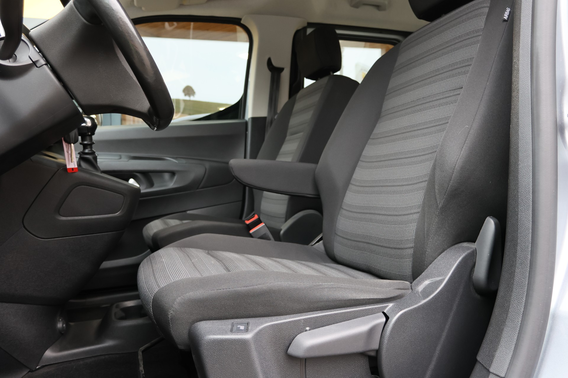 OPEL Combo Life 1.2T Edition-image-7